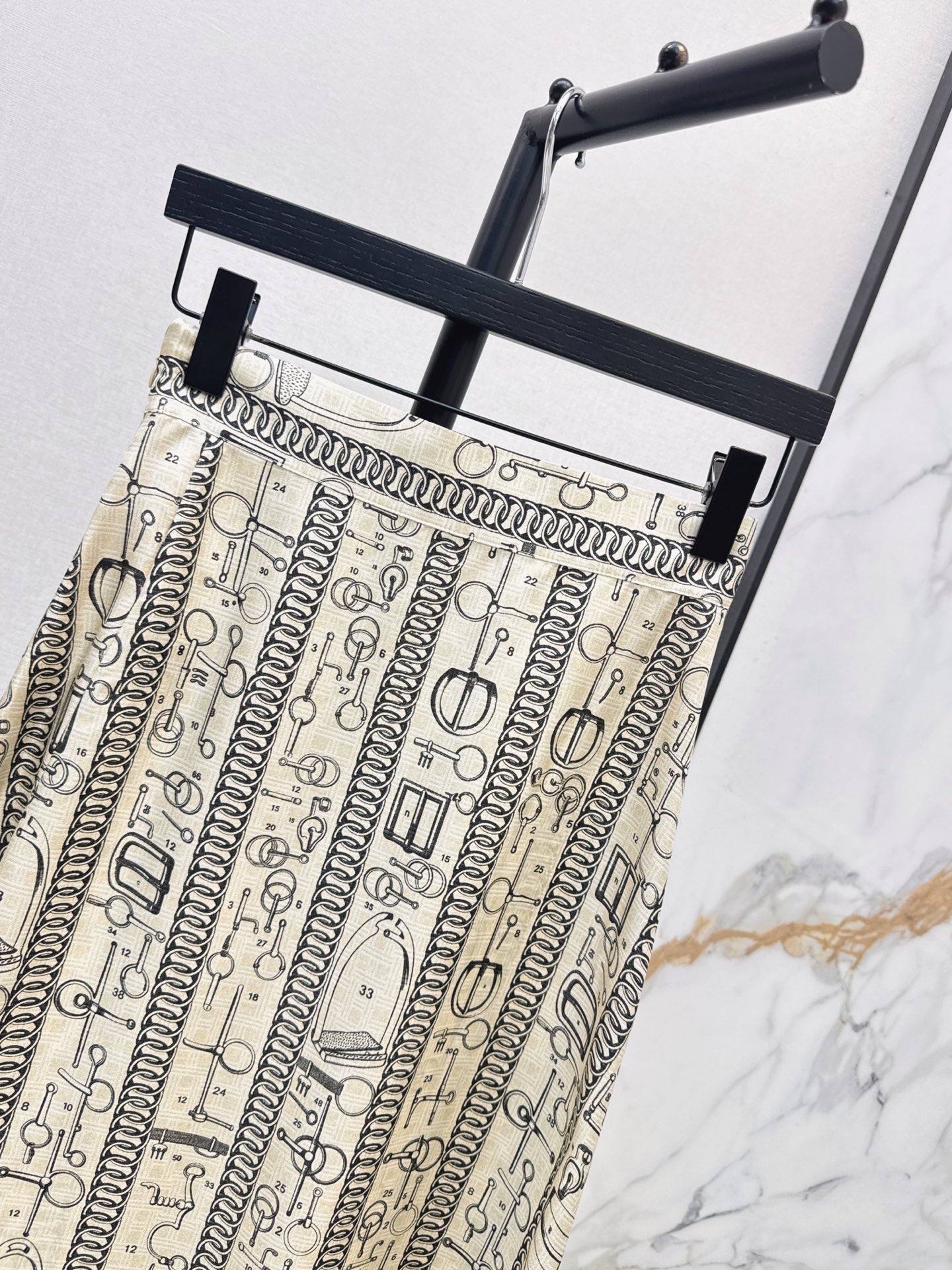 Her 26fw print silk pleated skirt