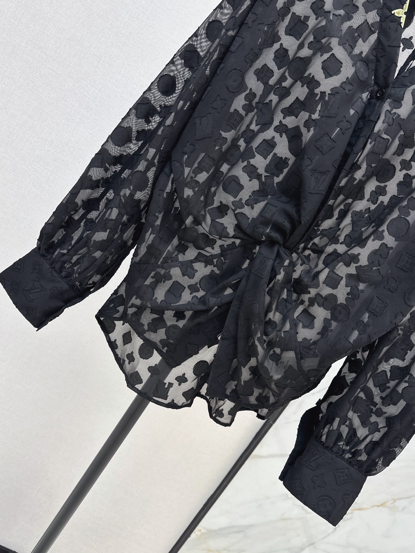 Loui 26ss v-neck shirt