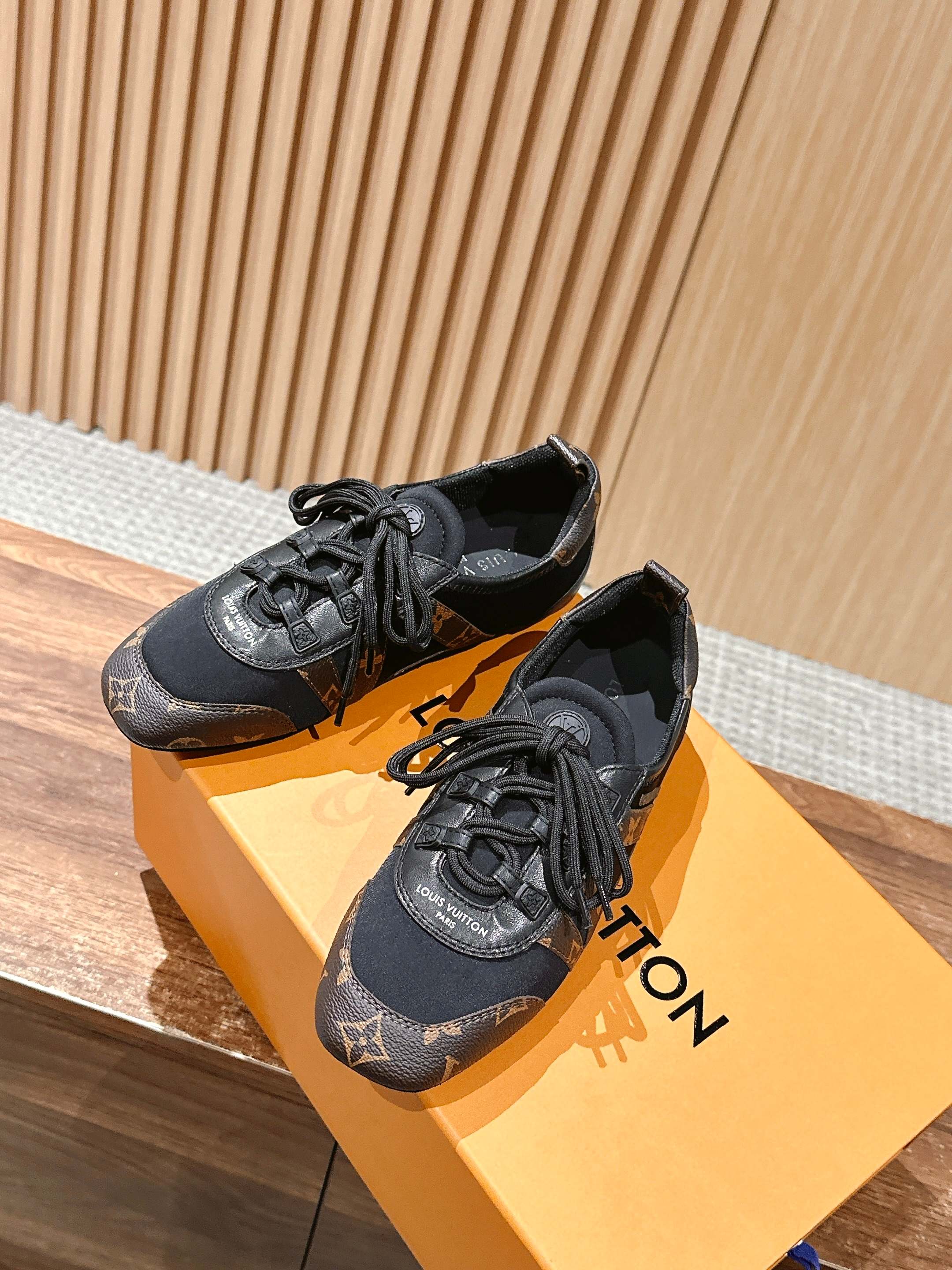 Loui 25fw sneaker