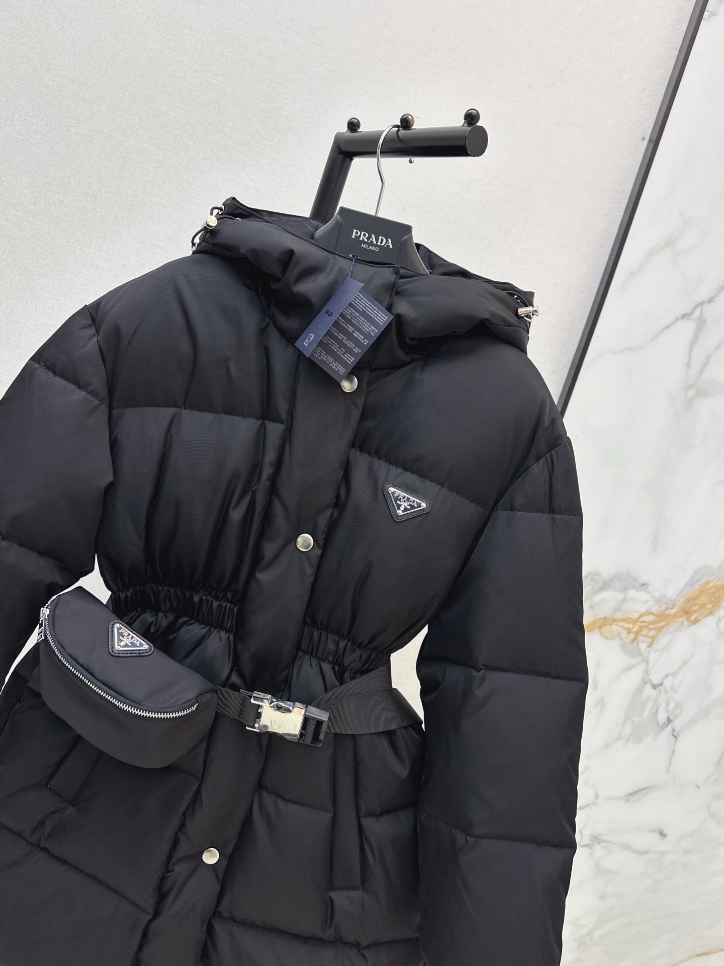 Pra 26fw hooded belted down jacket