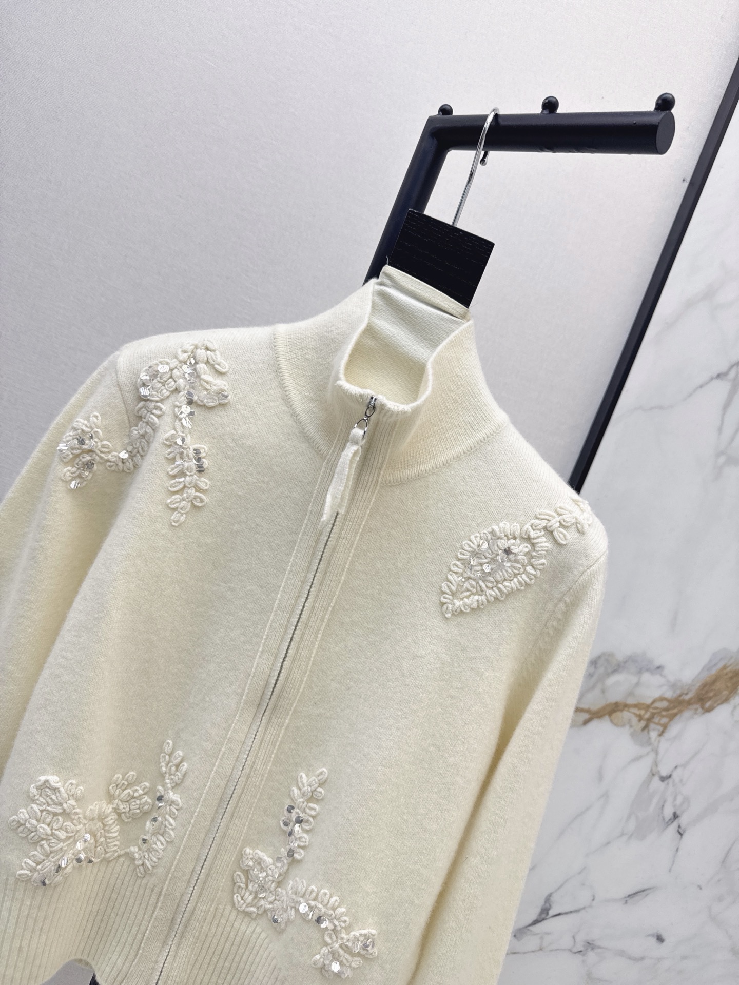 Brun 26fw embroidery zipper cardigan