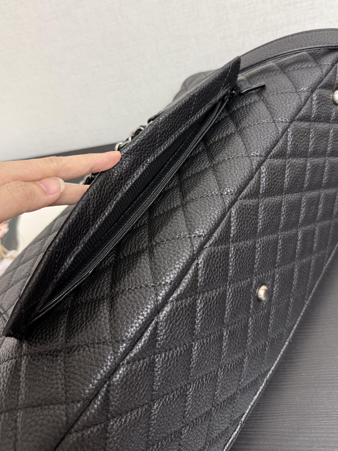 Chan 26fw airline bag
