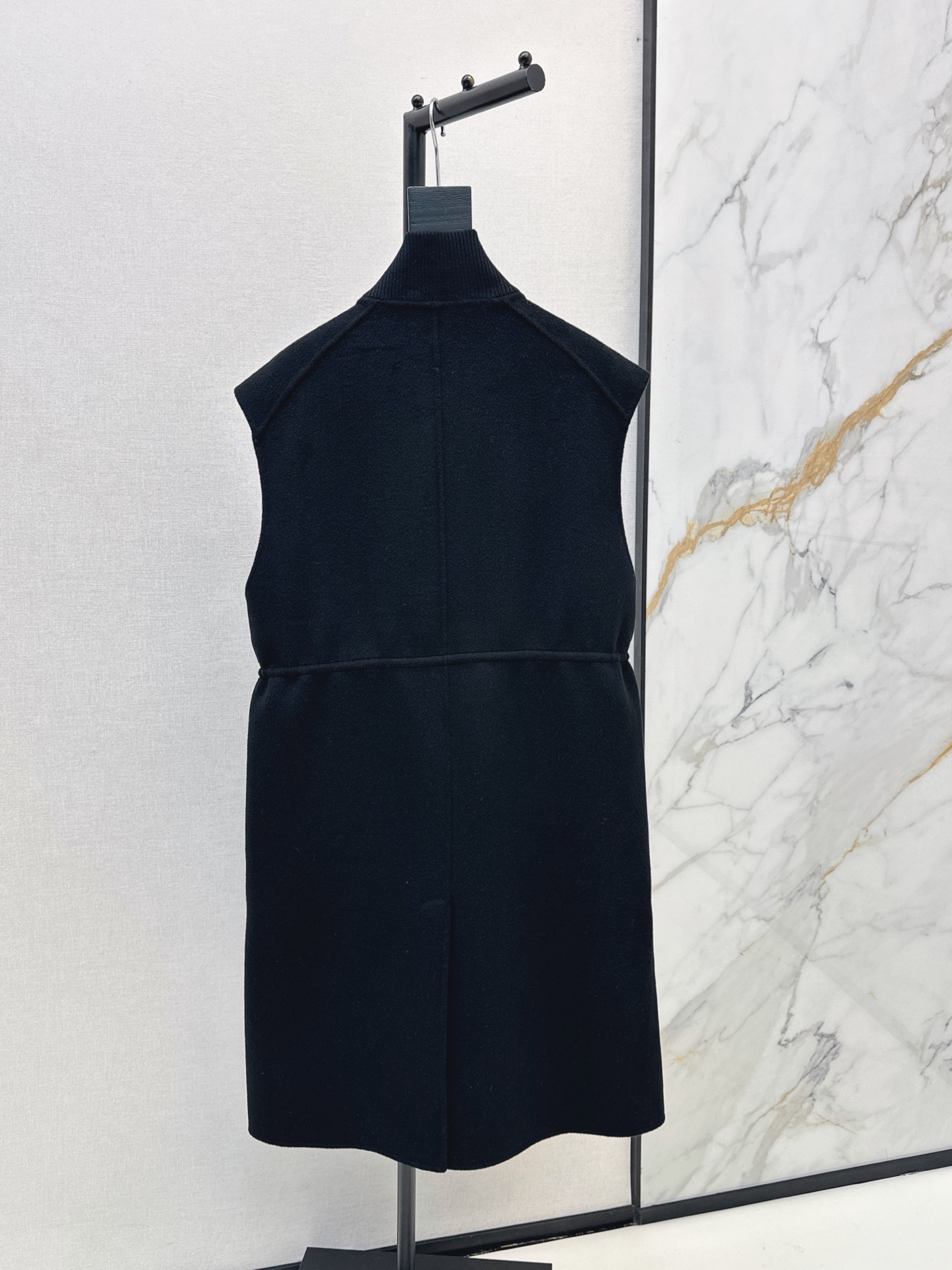 Her 26fw drawstring woolen vest