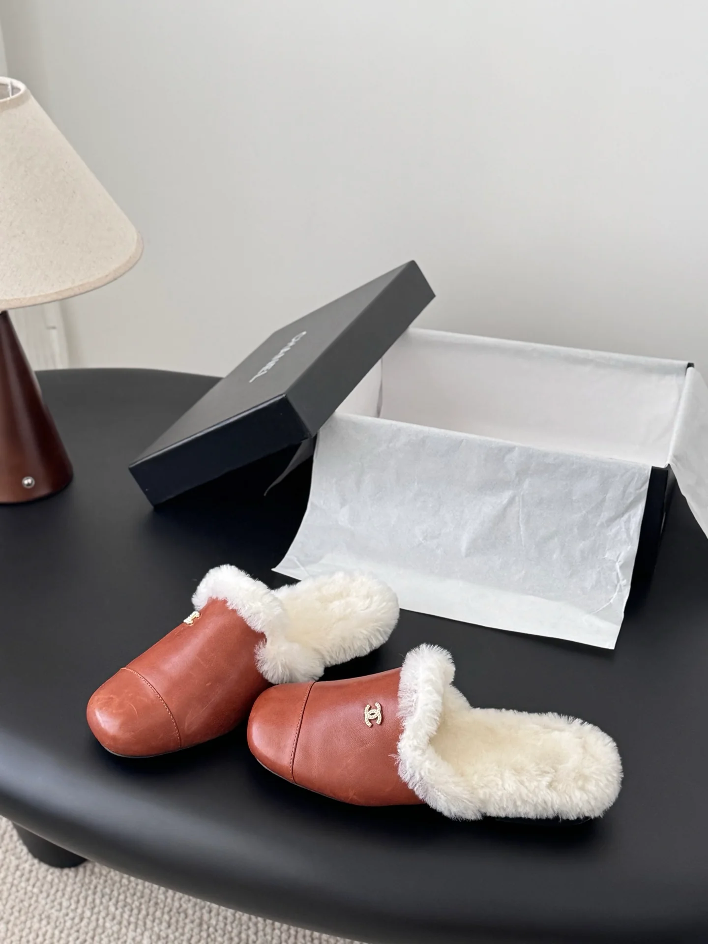 Chan 25fw fluffy slippers