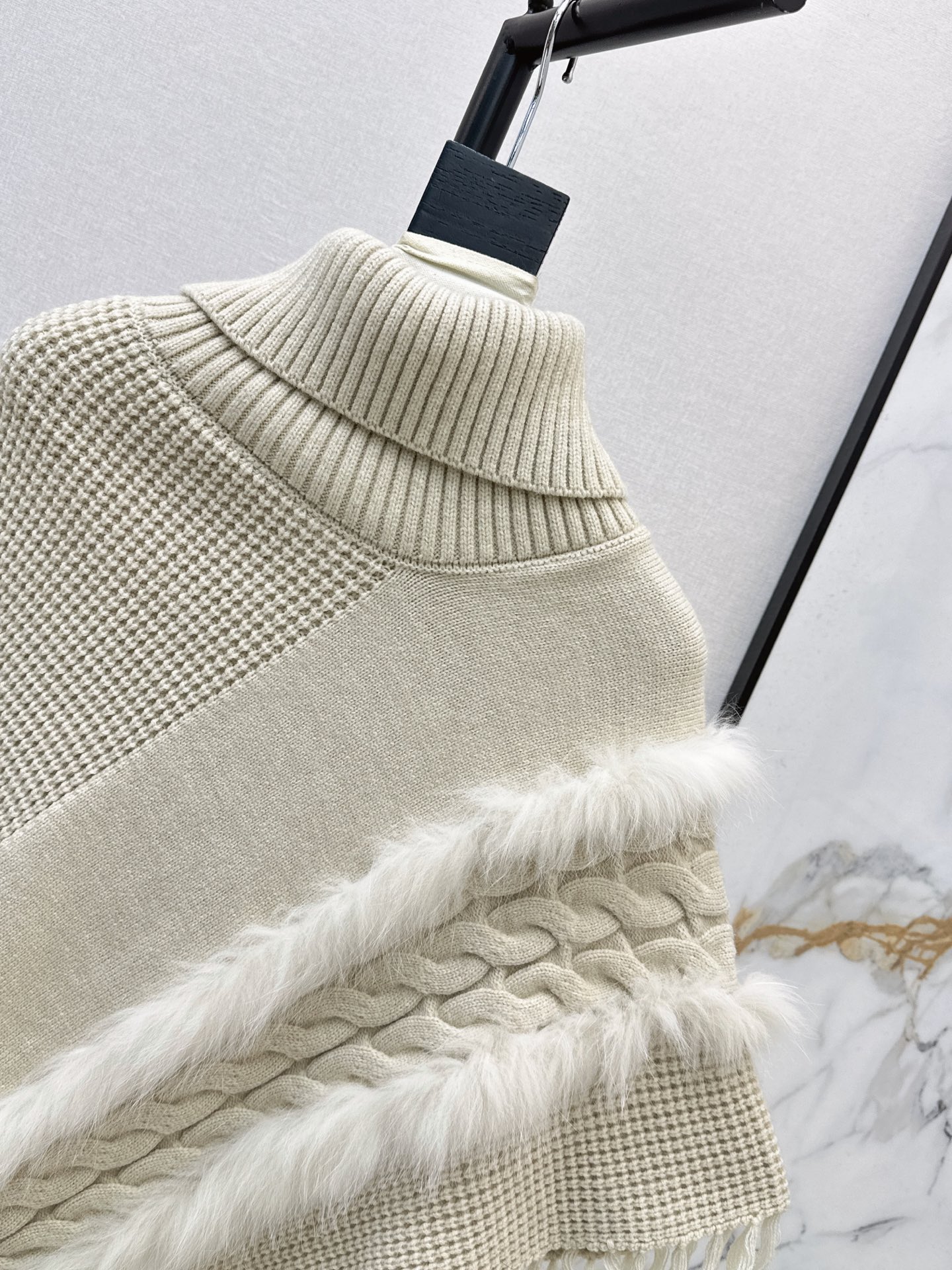 Fen 26fw fur-trim cape jacket