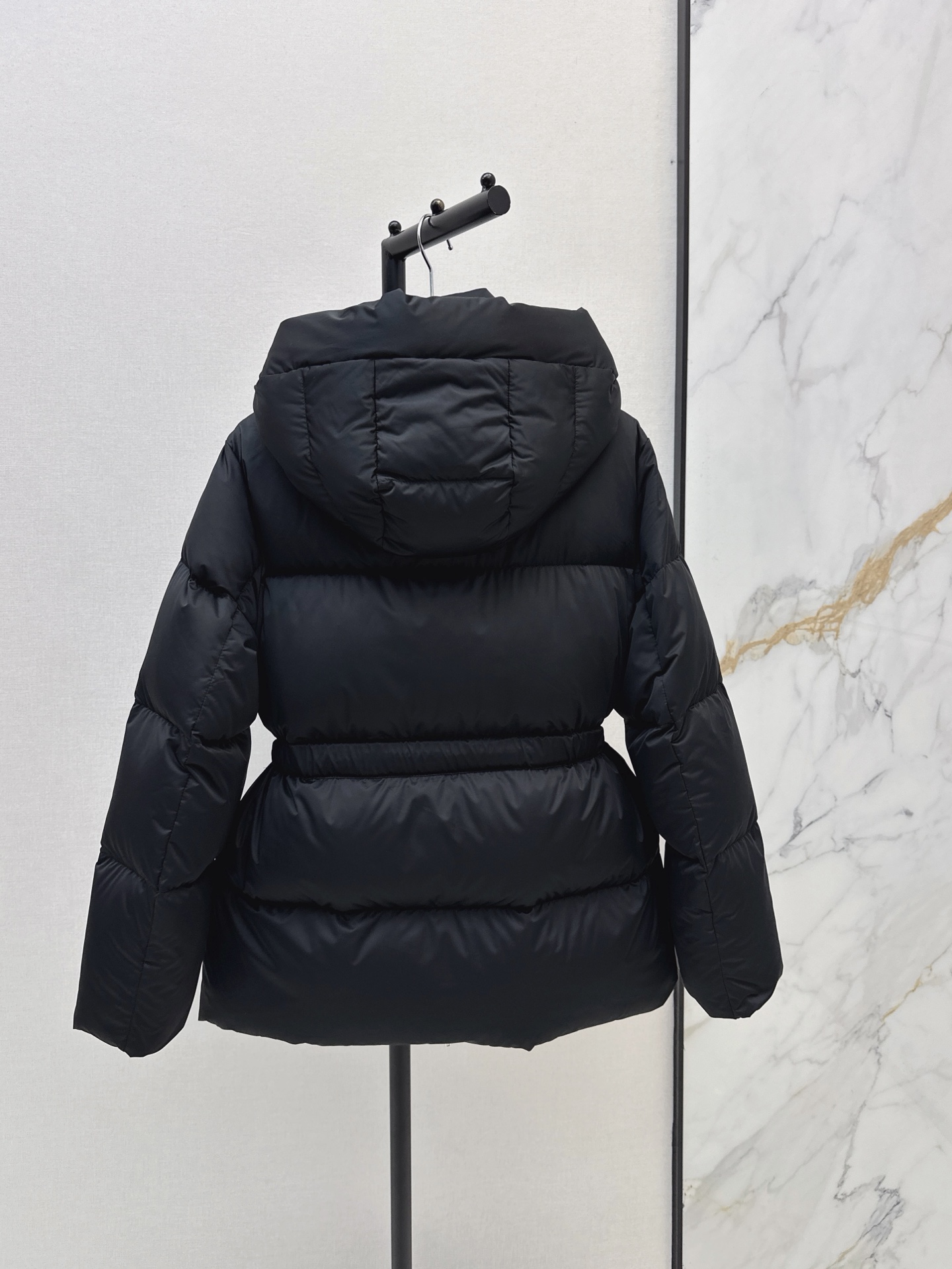 Celi 26fw hooded belted down jacket