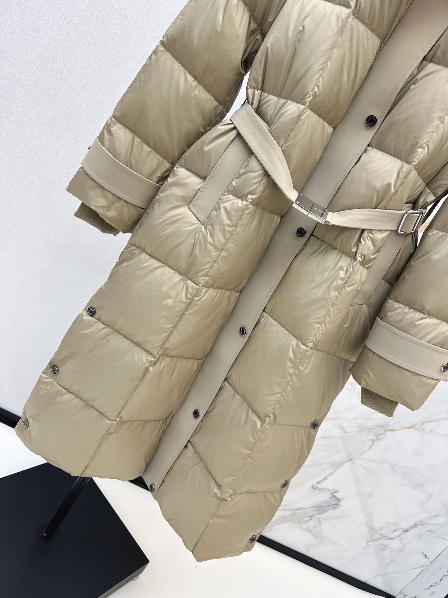 Bur 26fw hooded down jacket