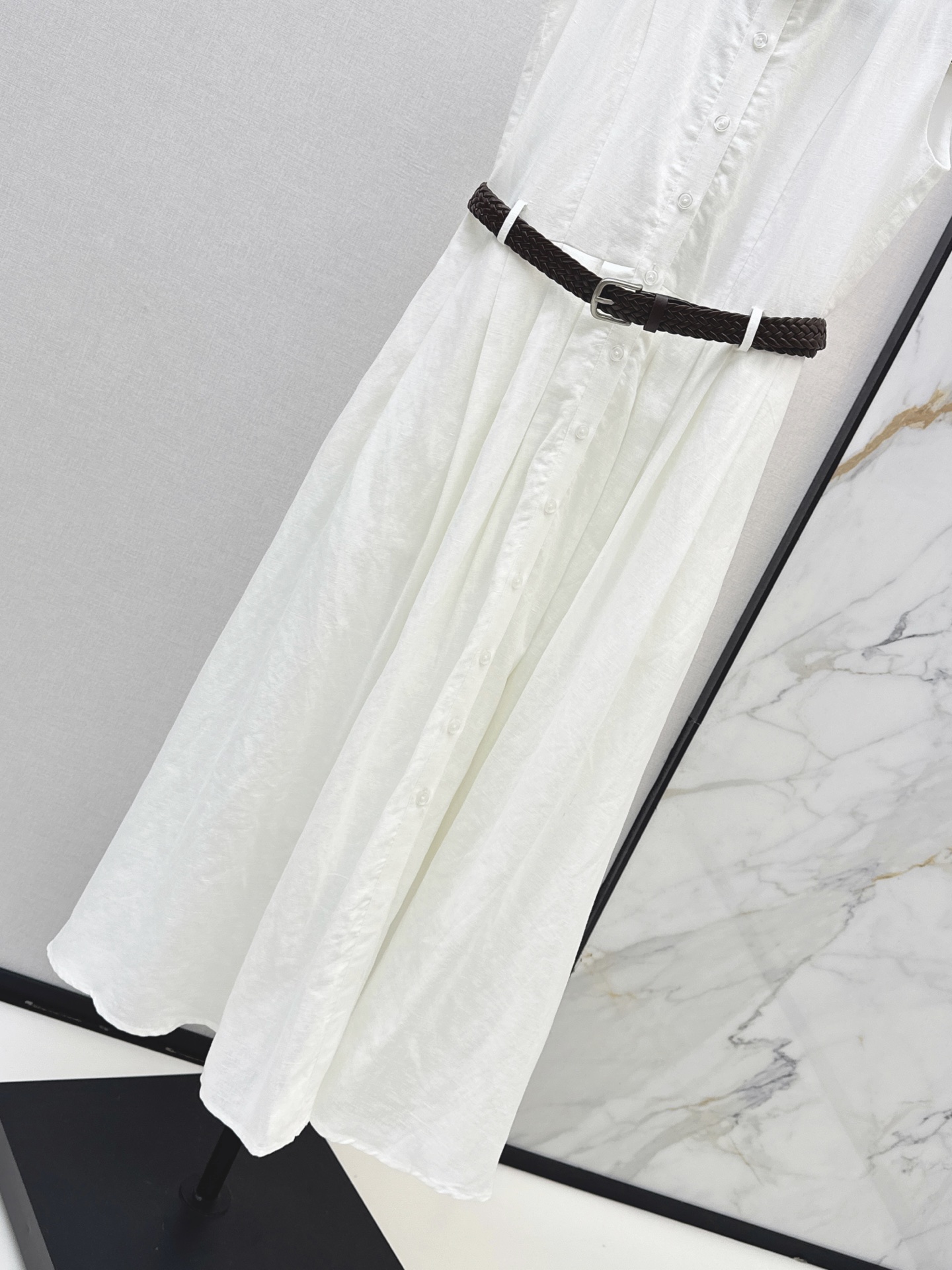 Brun 26ss sleeveless linen dress
