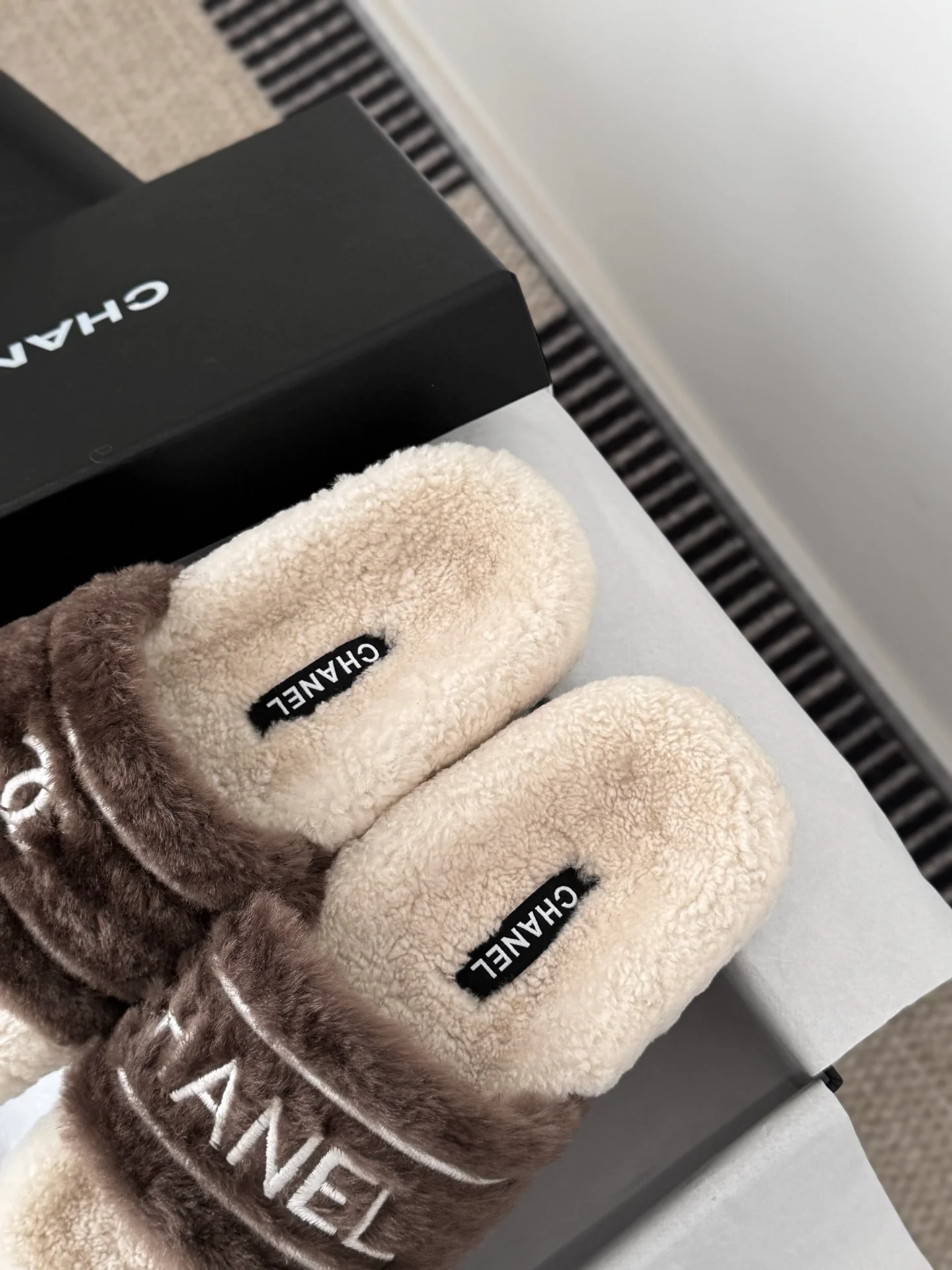 Chan 25fw fluffy slipper