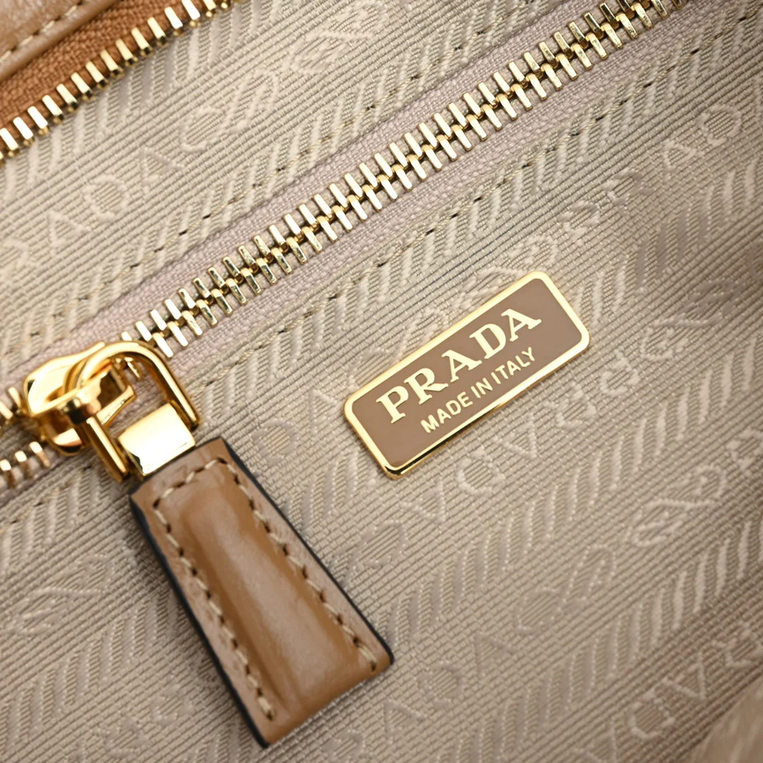 PD LuxSoft Medium leather handbag