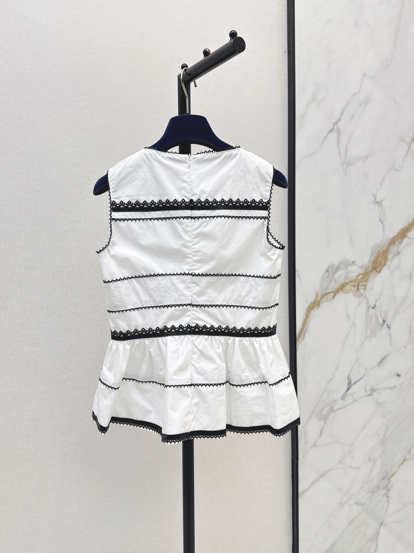 Loui 26ss lace trim vest