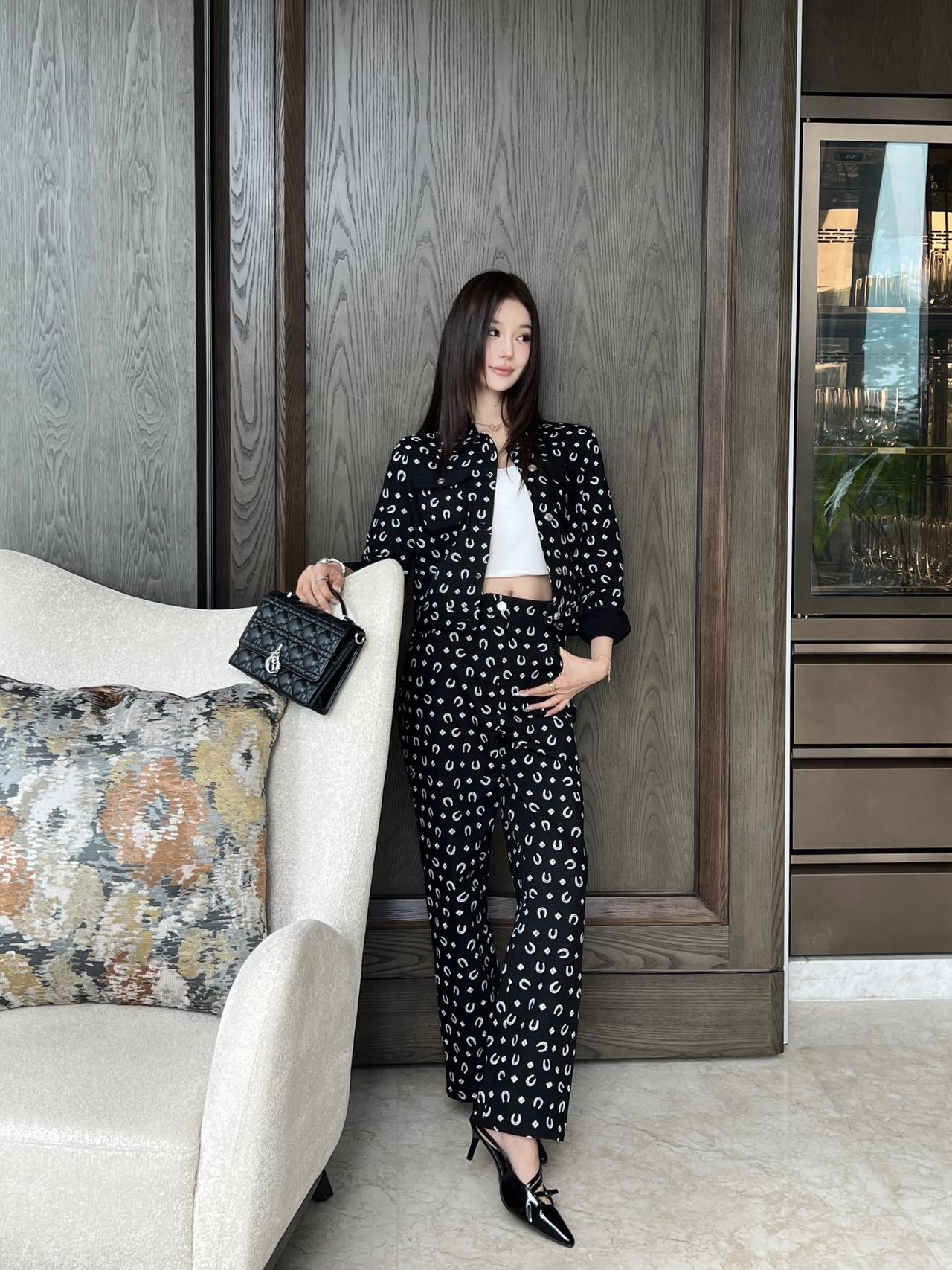 Her 26fw print jacket