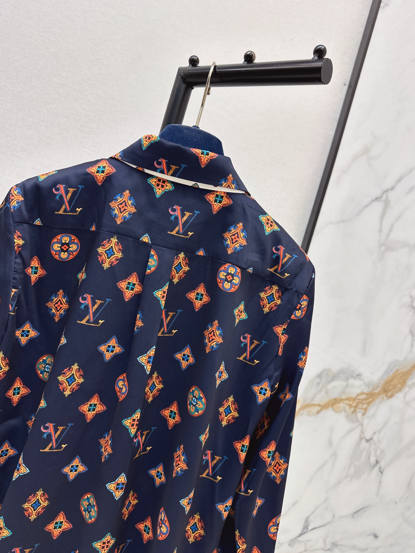 Loui 26fw print ribbon shirt