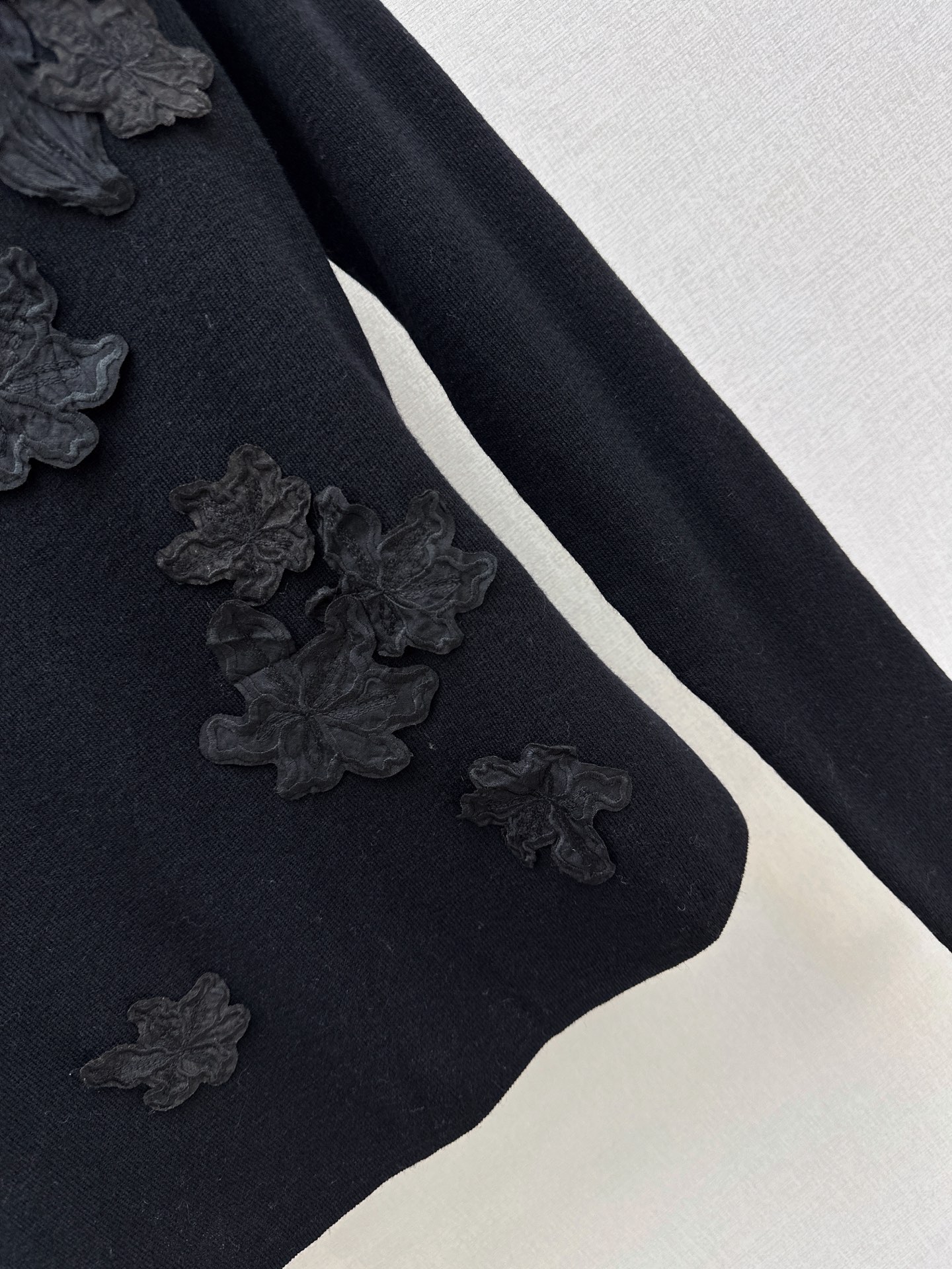 ES 26fw lace embroidery knit sweater