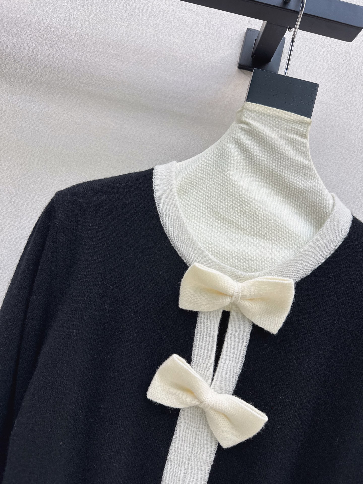 Chan 26fw 3d bow sweater