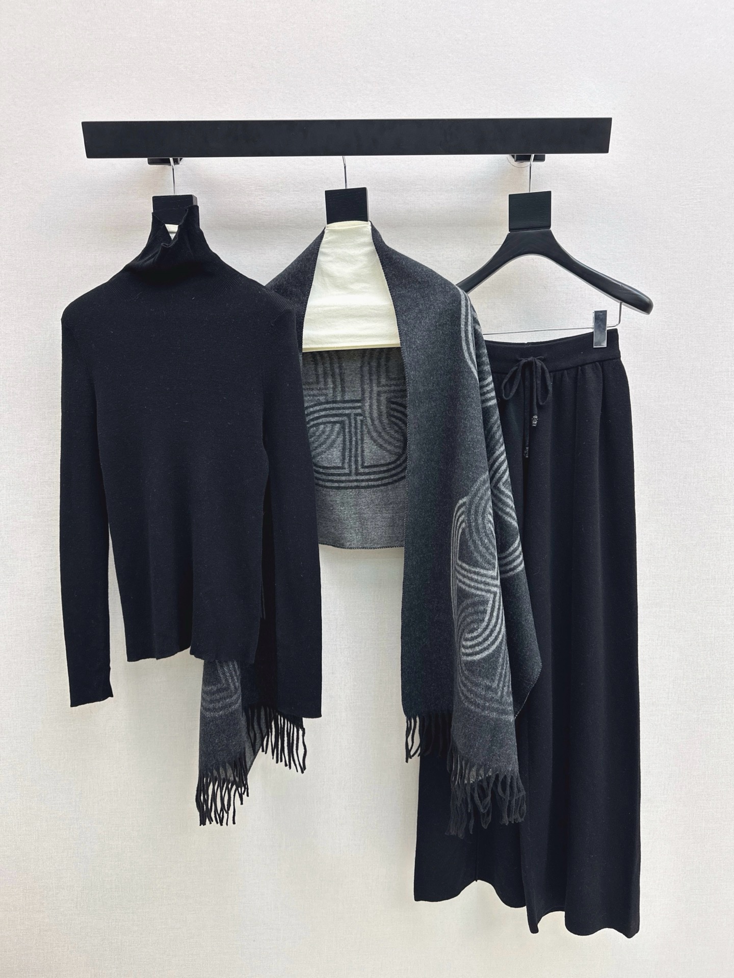 Her 26fw knit knitwear shawls pants sets