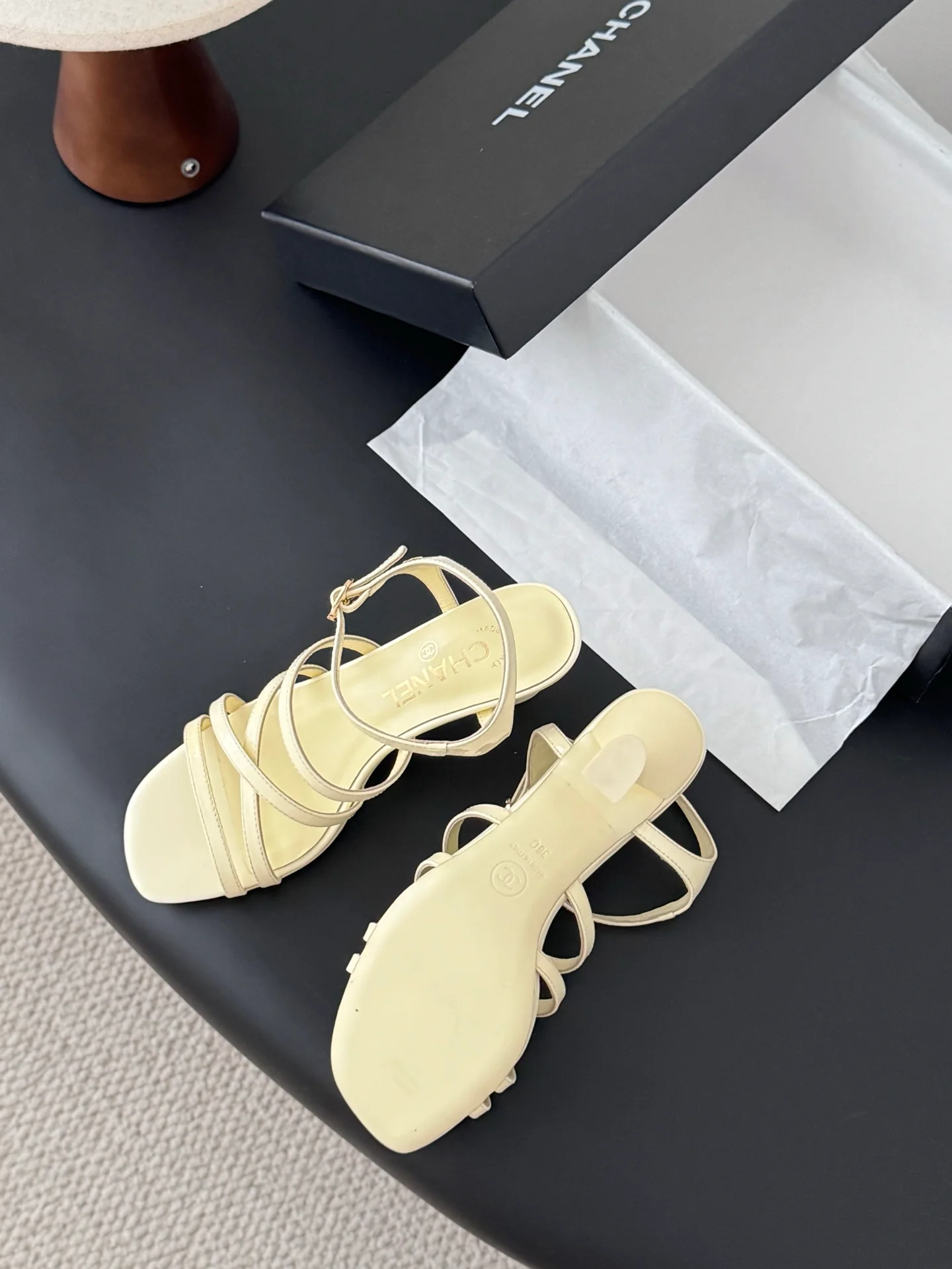 Chan 25fw kitten sandals