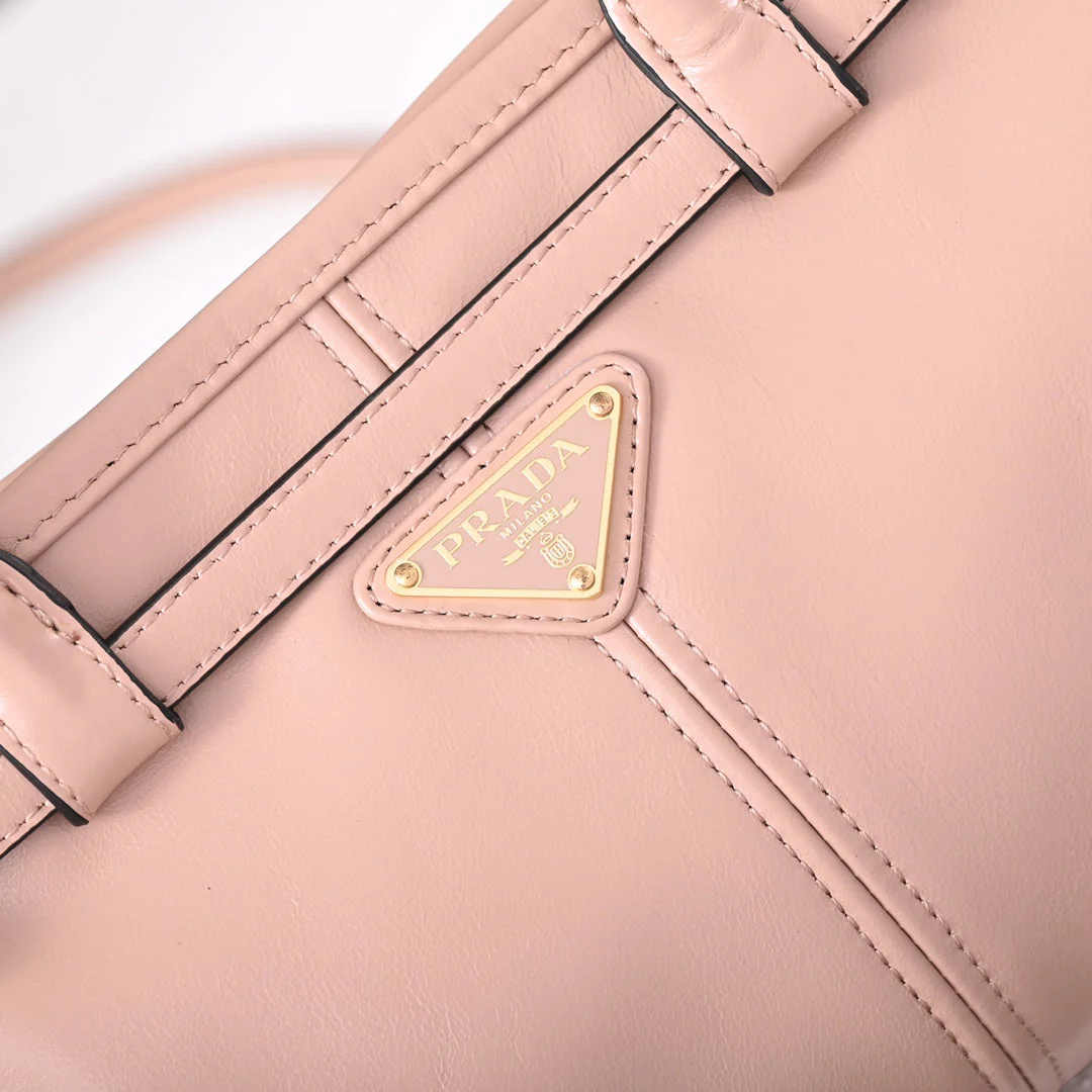 PD LuxSoft Medium leather handbag