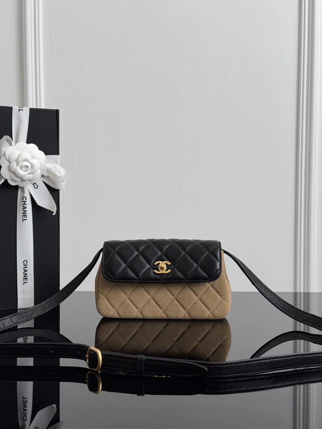 Chan 25A suede flap bag