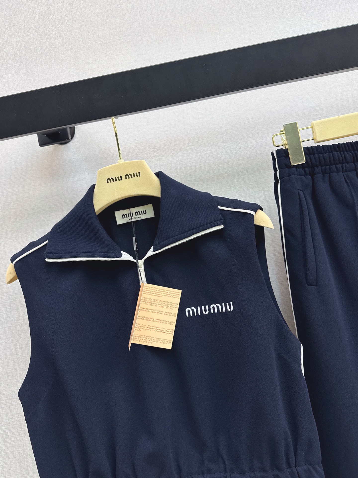 Miu 26ss cropped vest apnts sets