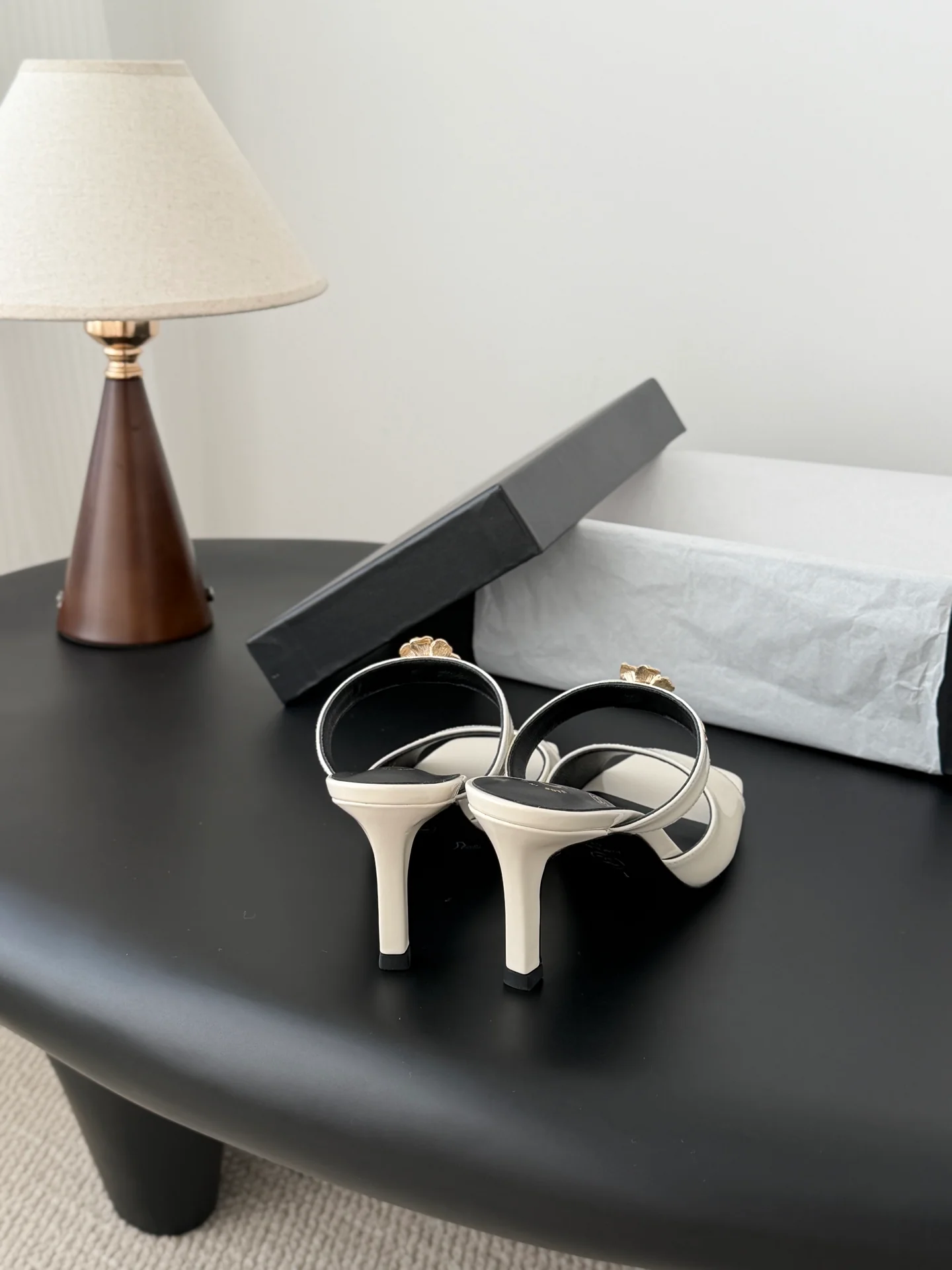 Chan 26ss camellia leather open-toe stiletto sandals