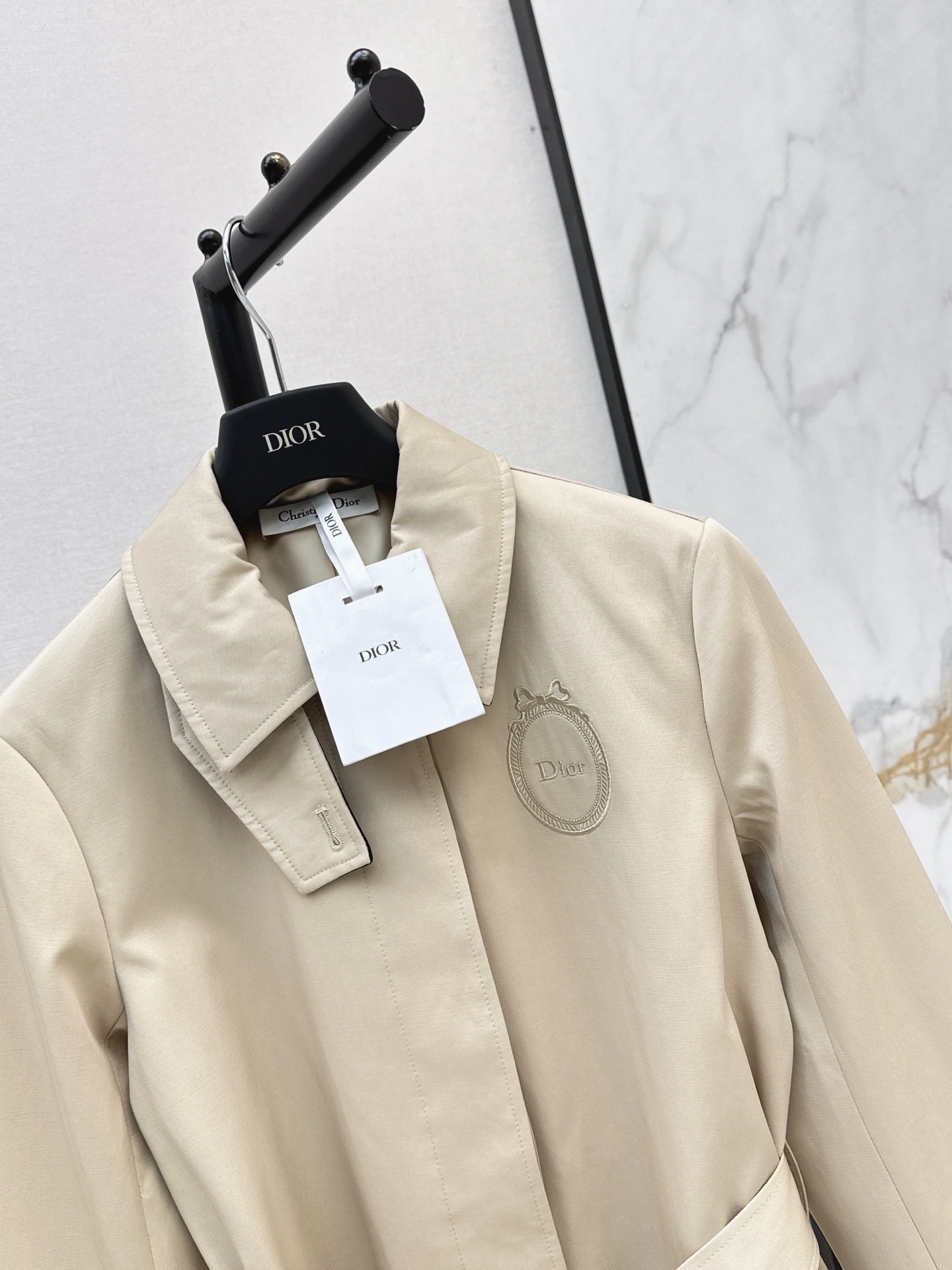 CD 26fw embroidery trench coats