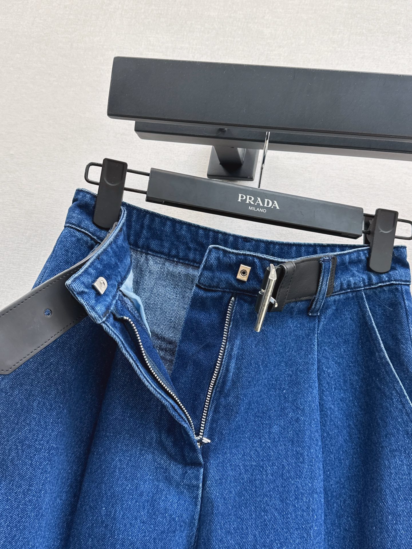 Pra 26fw belted straight-leg jeans