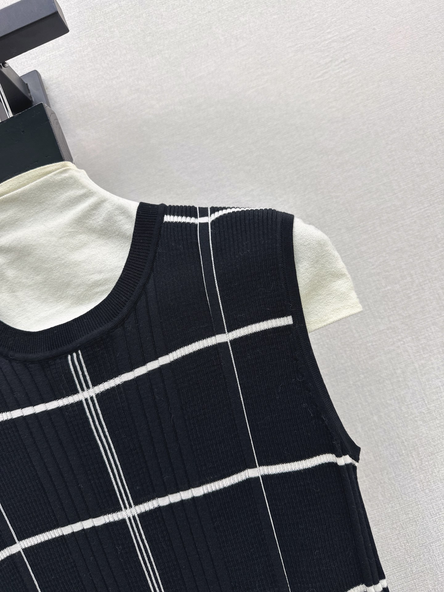 Max 26fw check knit vest