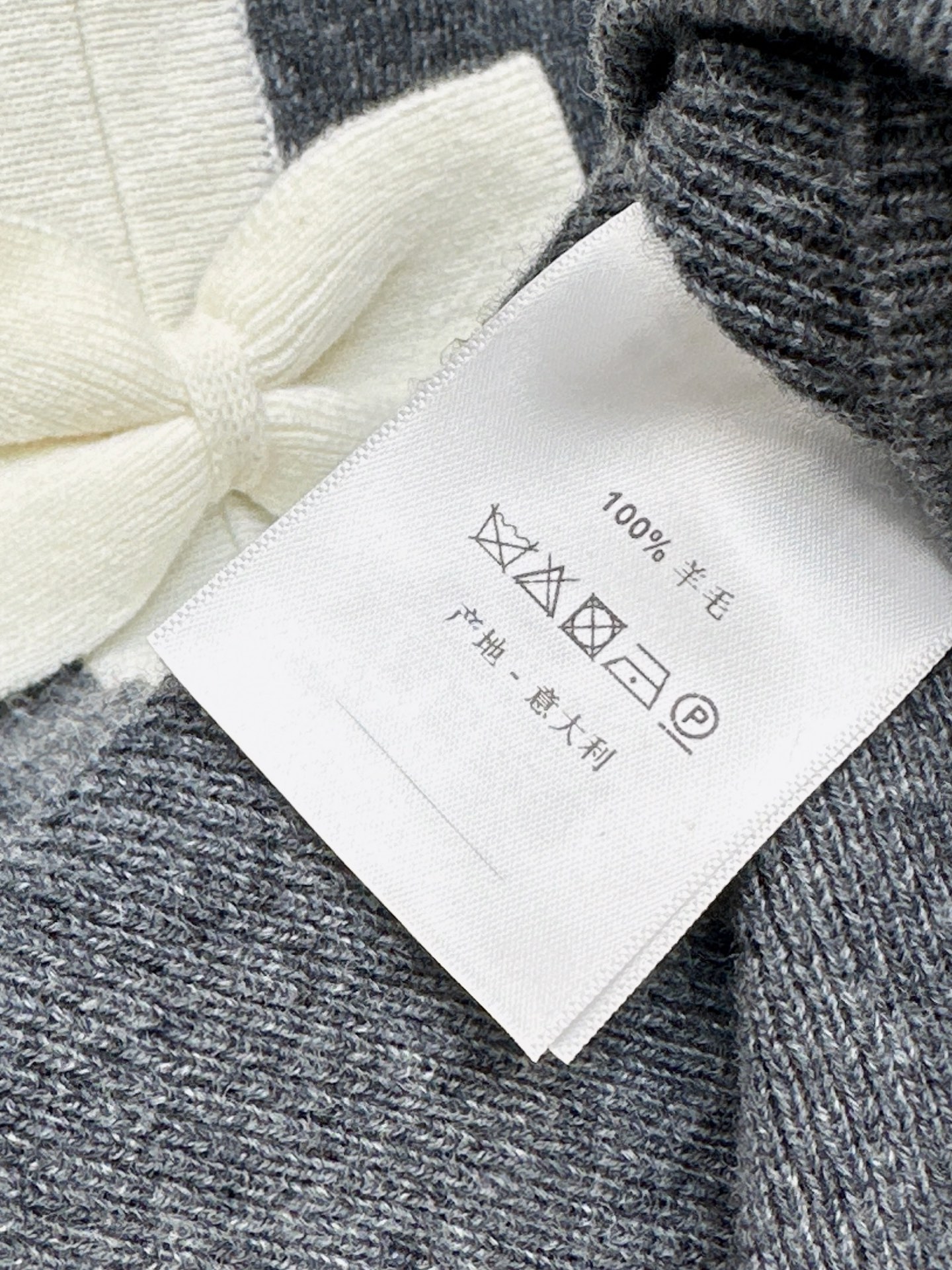 Chan 26fw 3d bow sweater