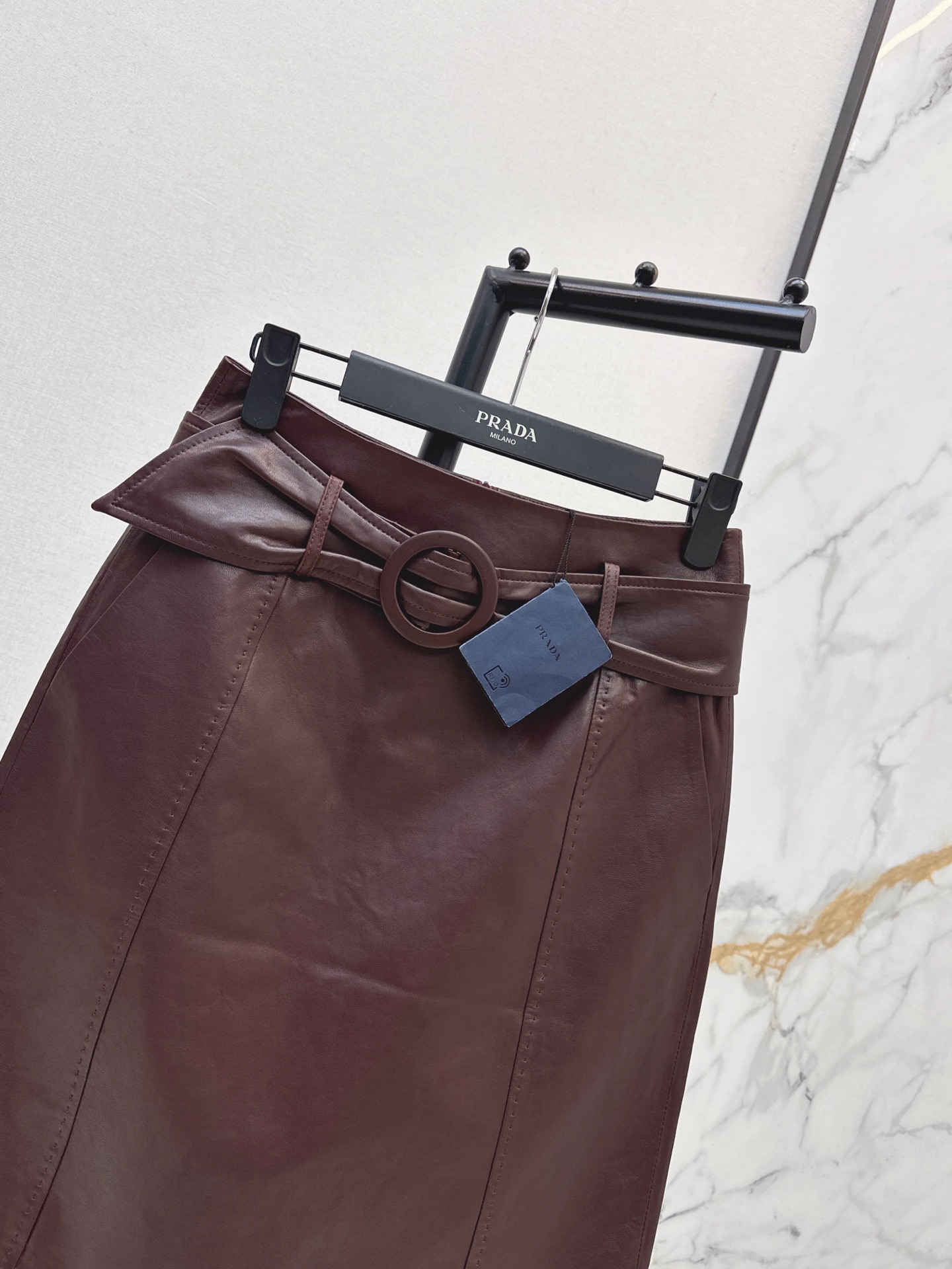 Pra 26fw leather belted skirt