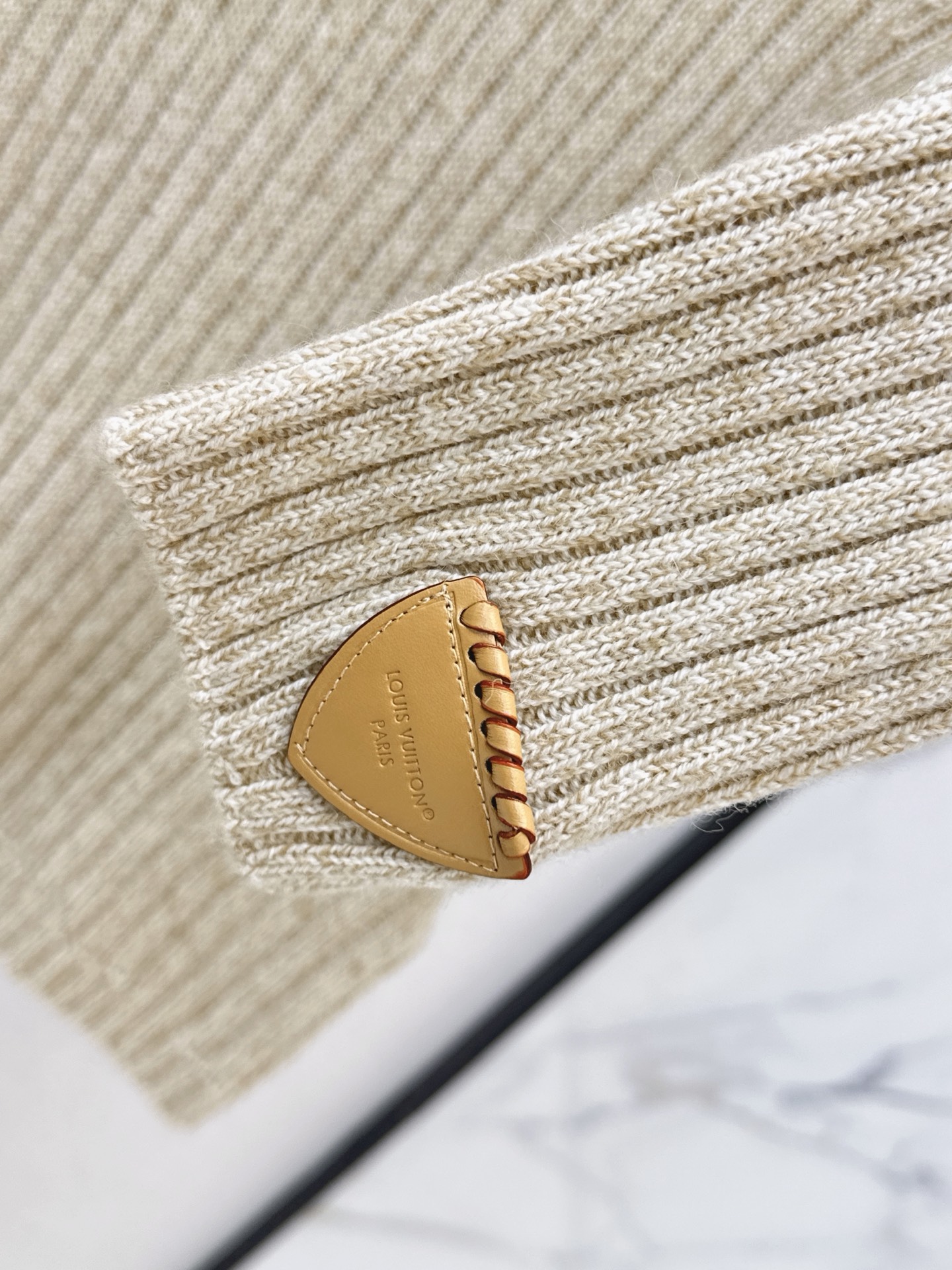 Loui 26fw knit slim-fit basic tee