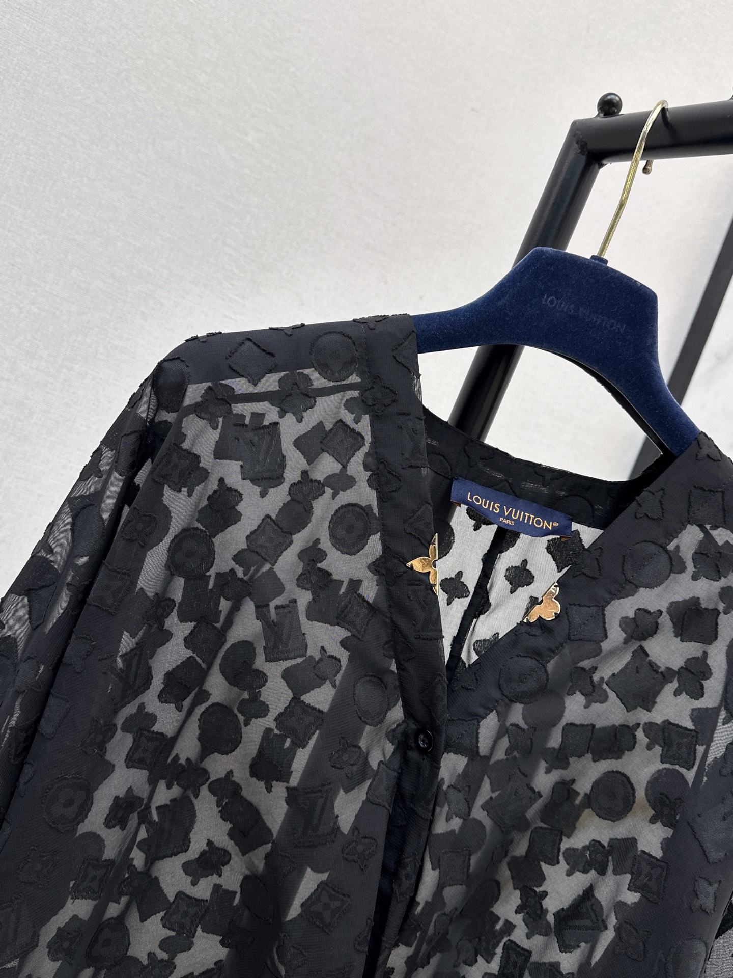 Loui 26ss v-neck shirt