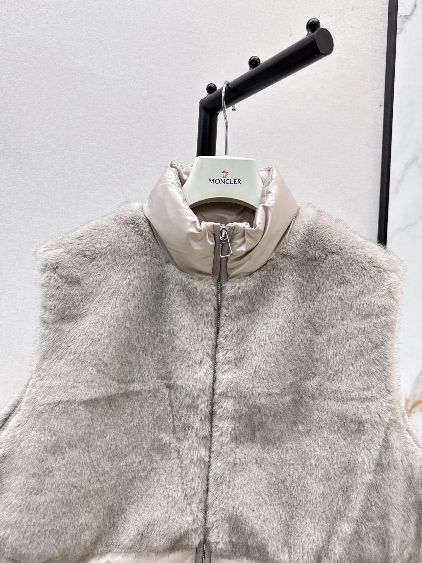 Monc 26fw faux-fur puffer vest