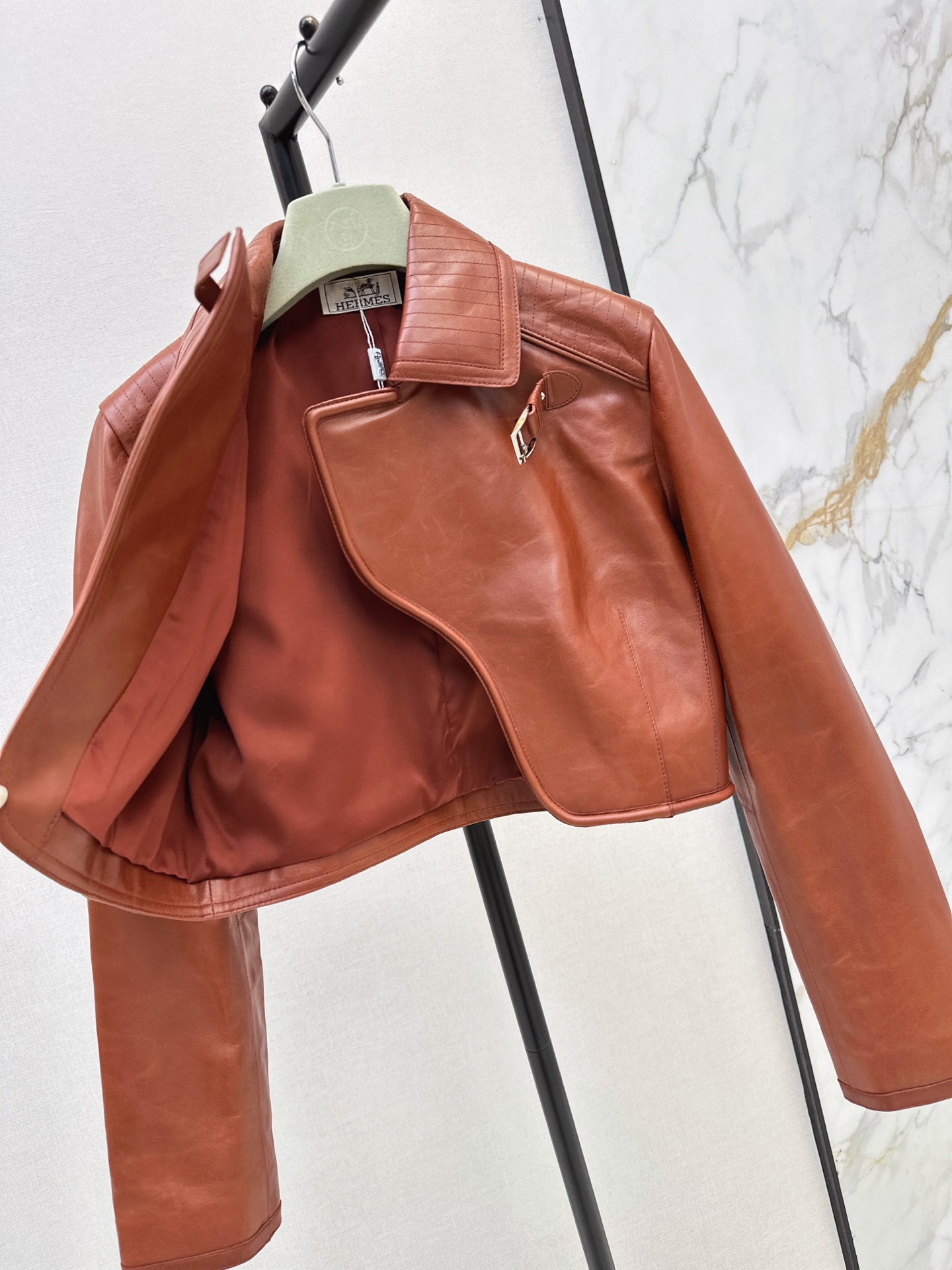 Her 26fw cropped leather jacket