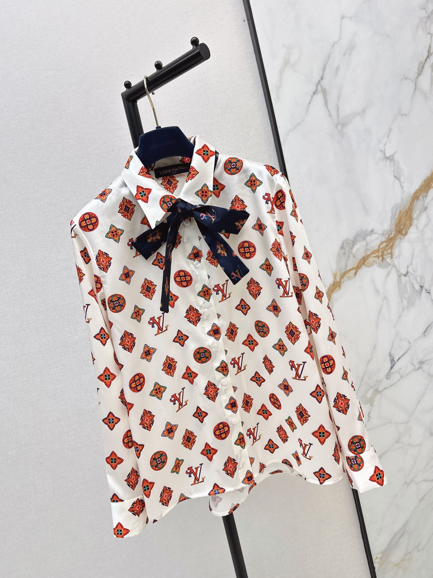 Loui 26fw print ribbon shirt