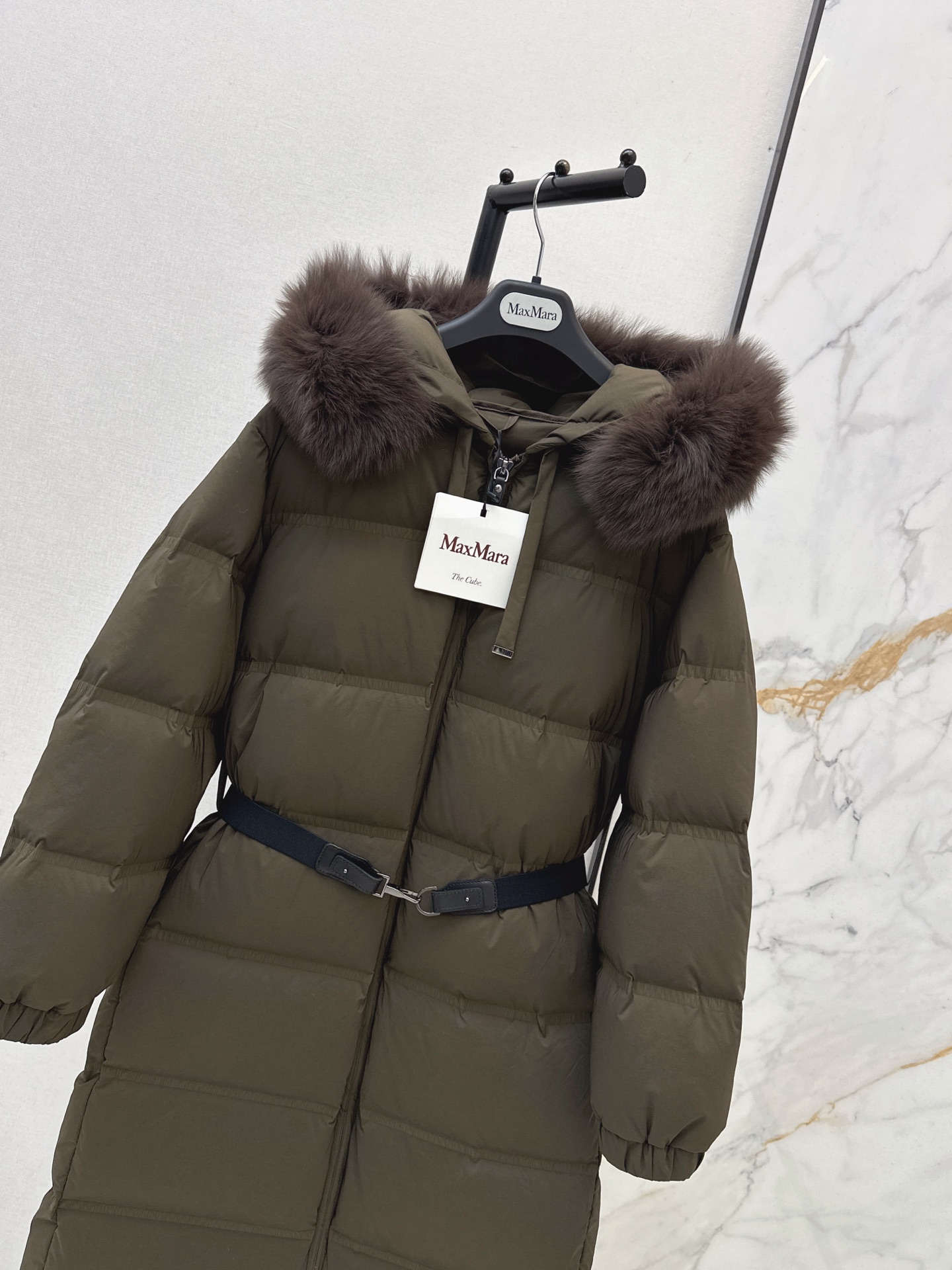 Max 26fw long belted hooded down jacket