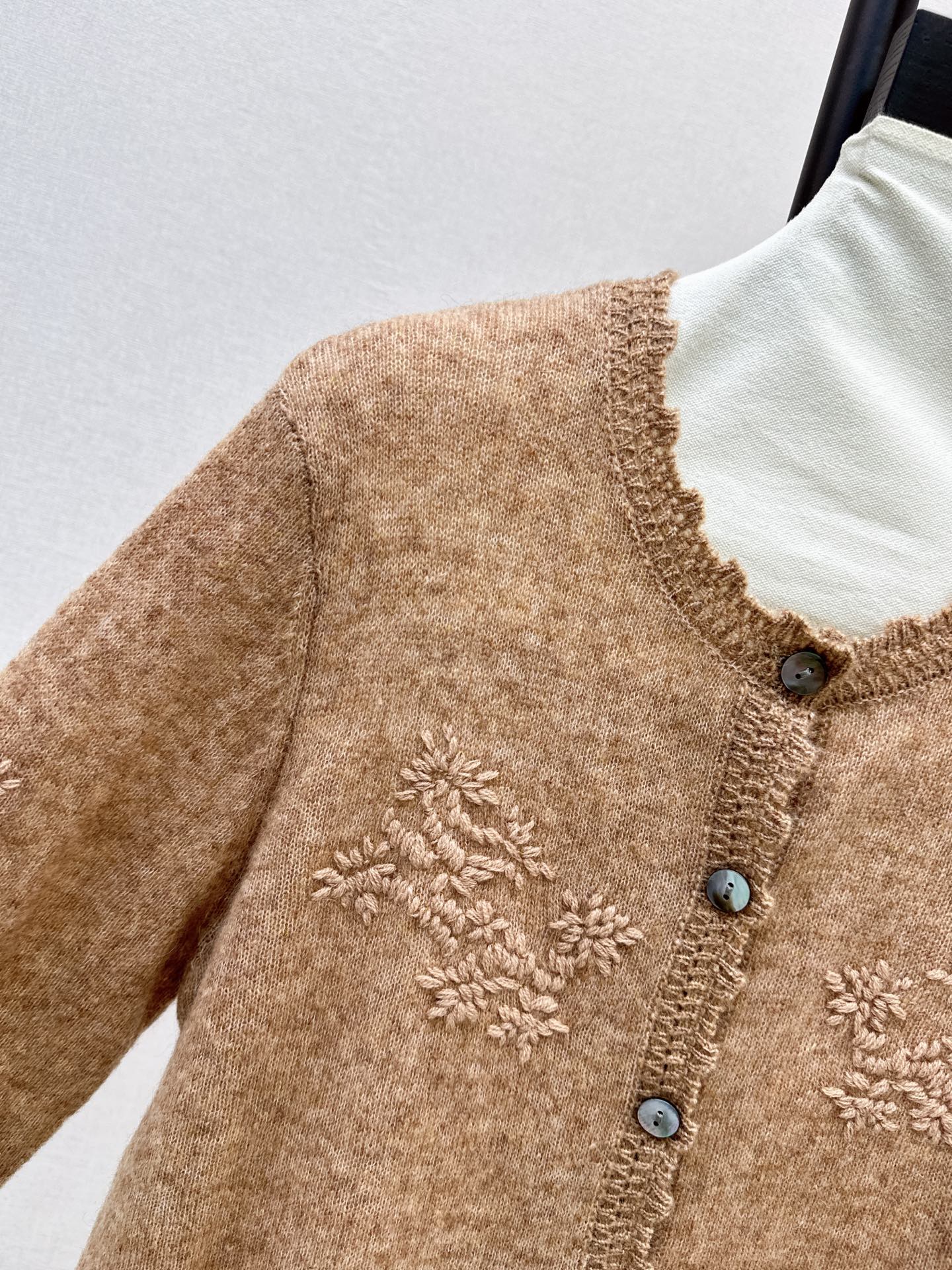 ES 26fw embroidery knit cardigan