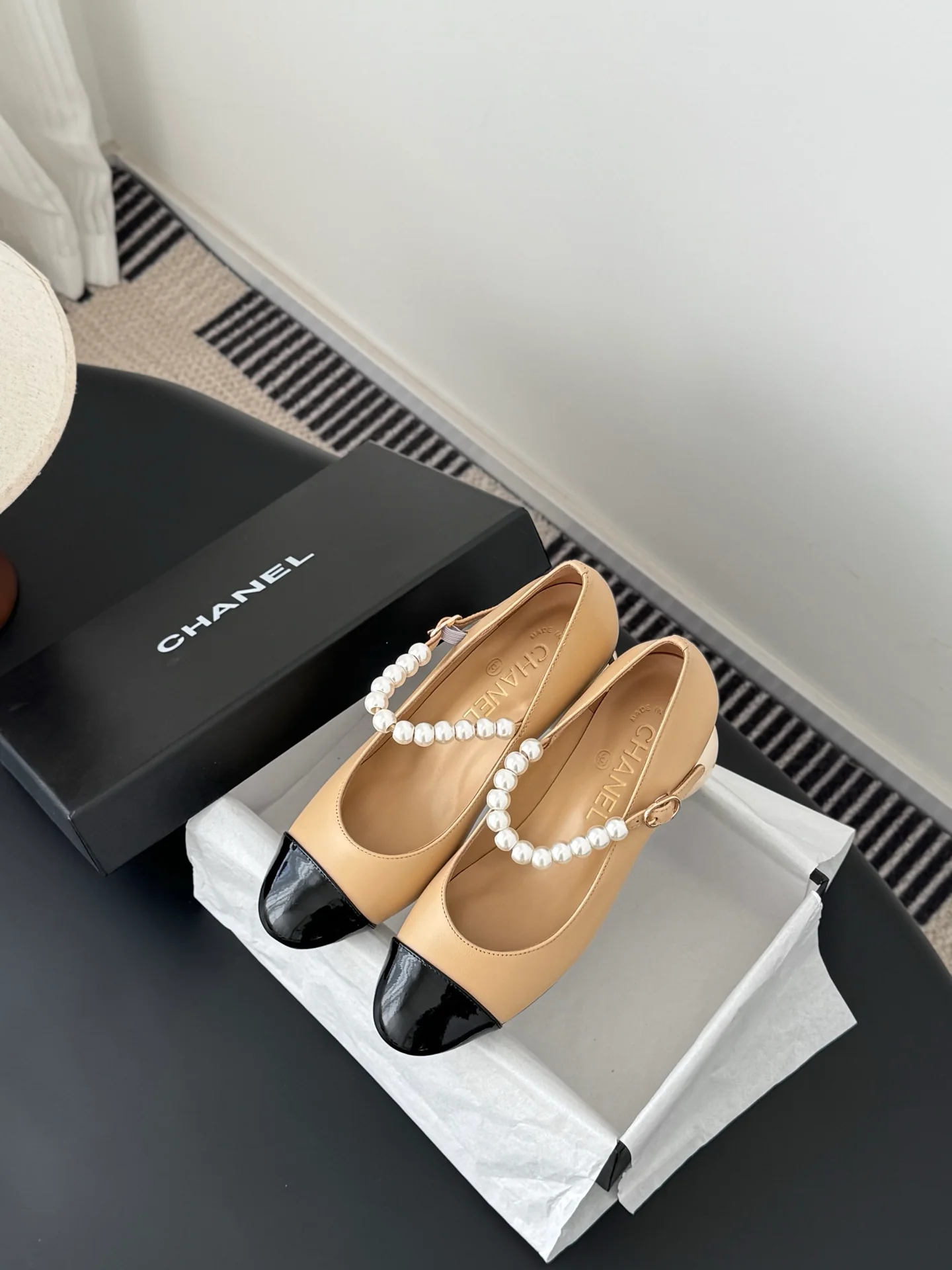 Chan 26ss pearl mary jane flats