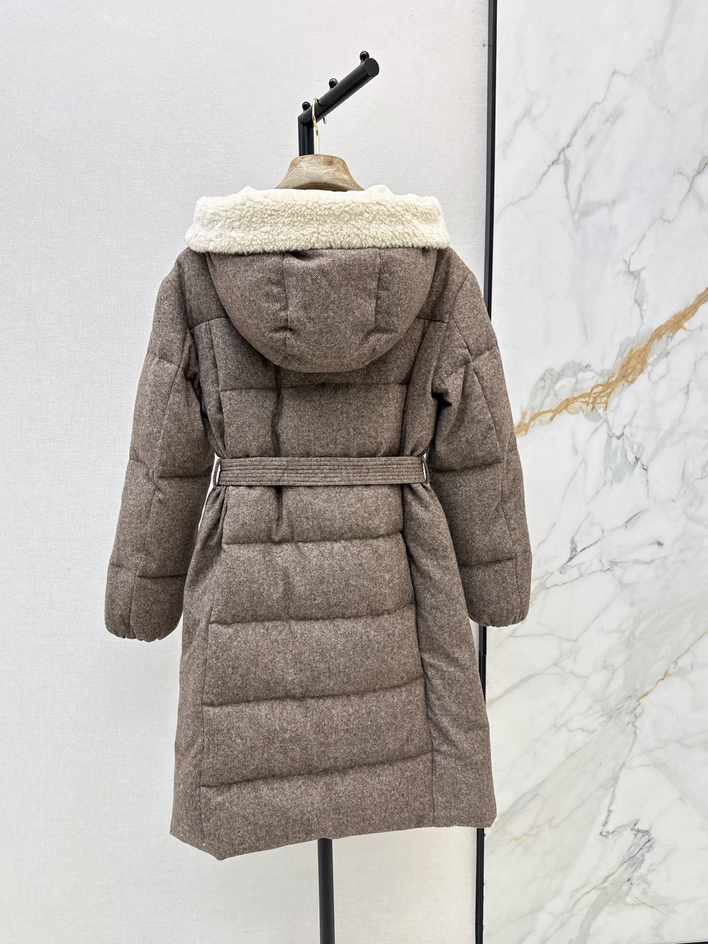 Brun 26fw hooded belted down jacket