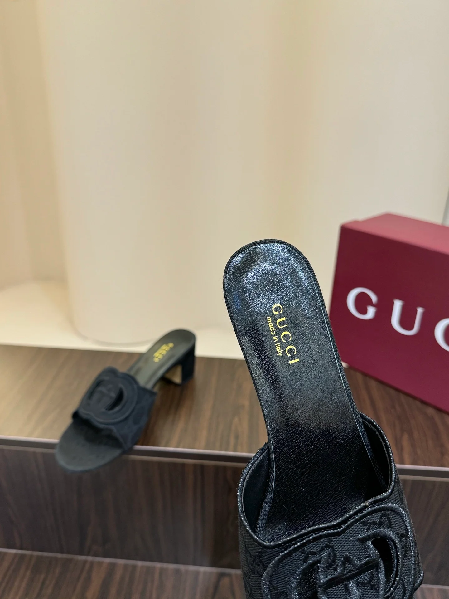 Gucc 25fw slide sandals