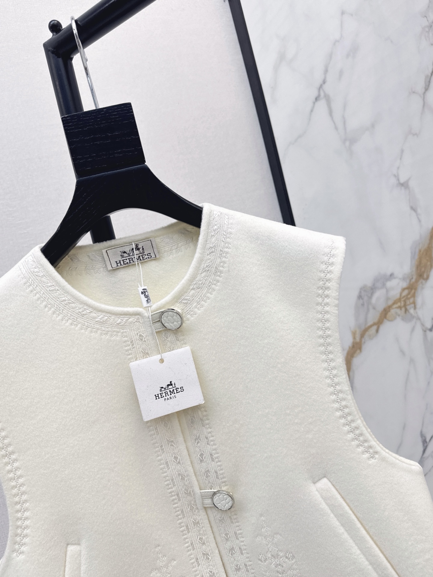 Her 26fw embroidery woolen vest