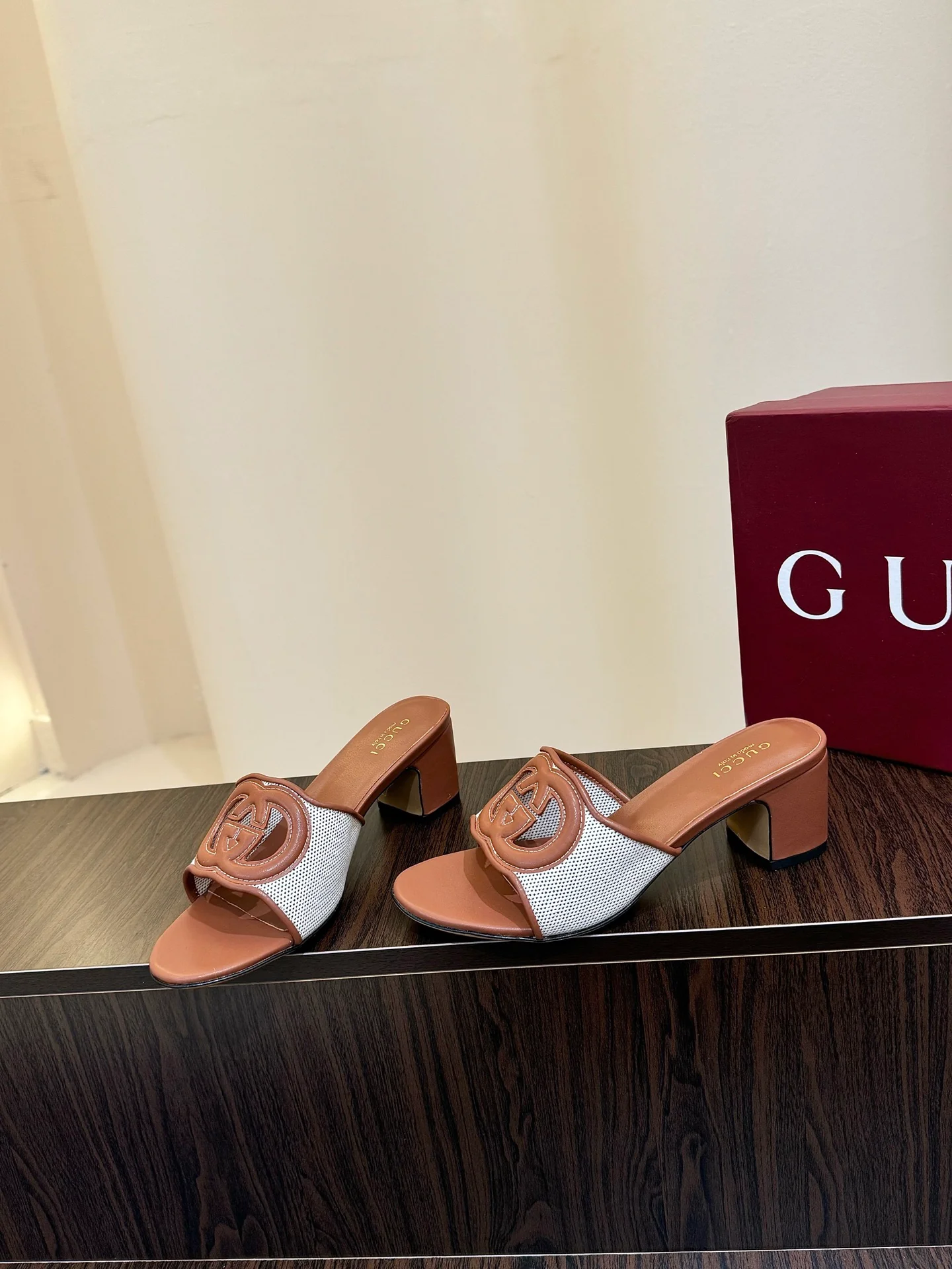 Gucc 25fw slide sandals