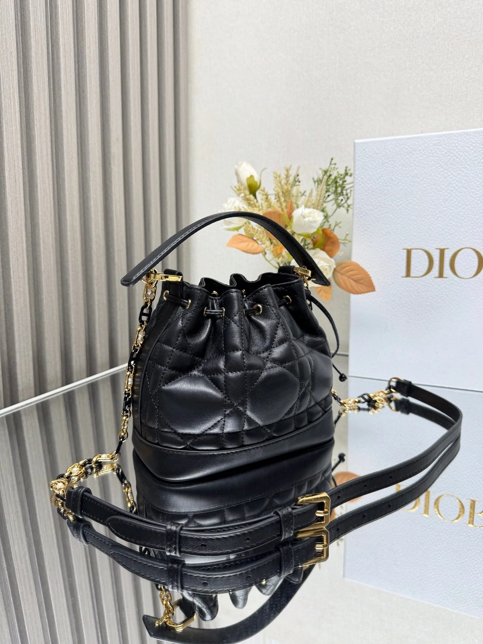D Small Jolie Bucket Bag