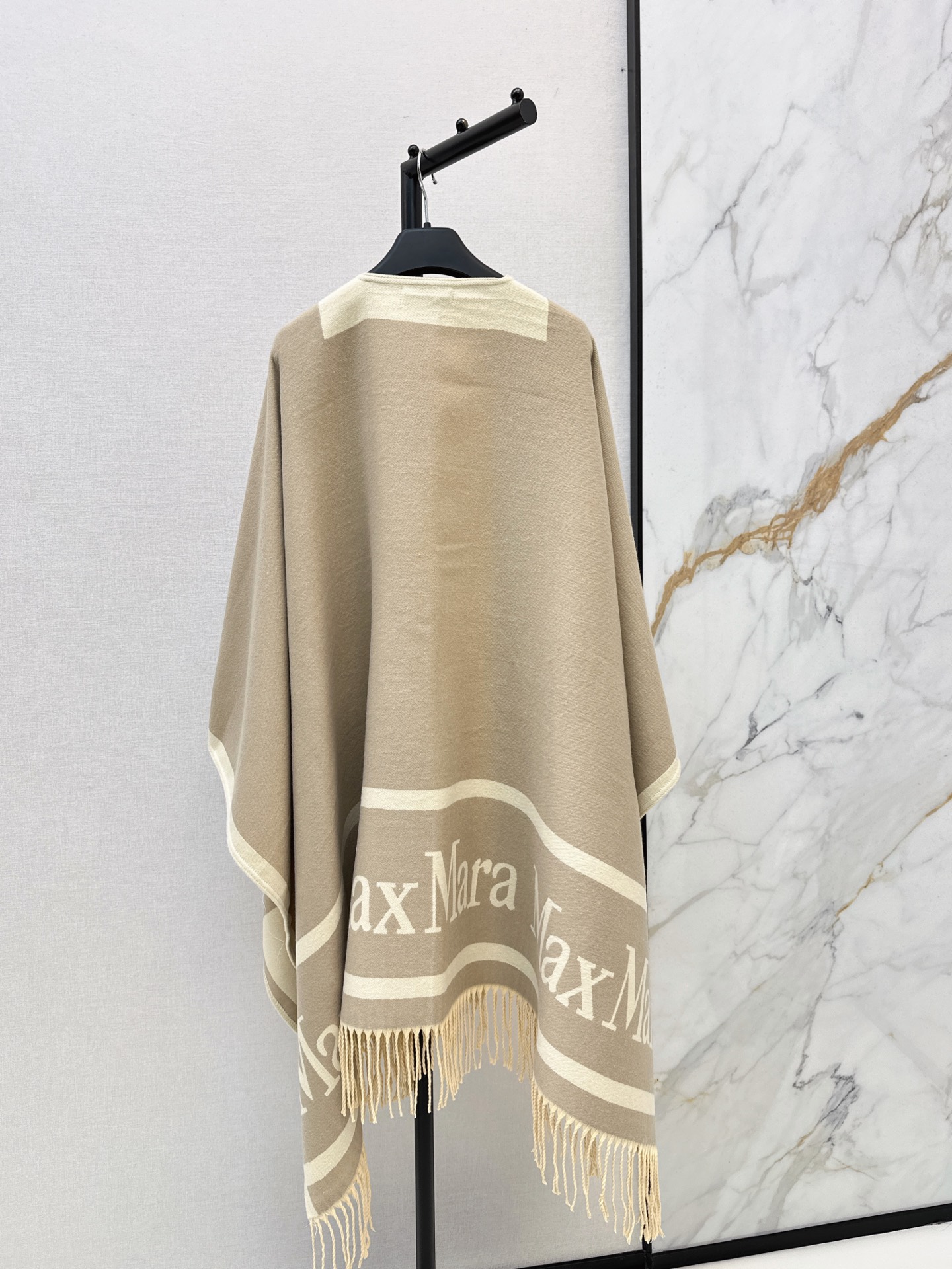 Max 26fw jacquard shawls
