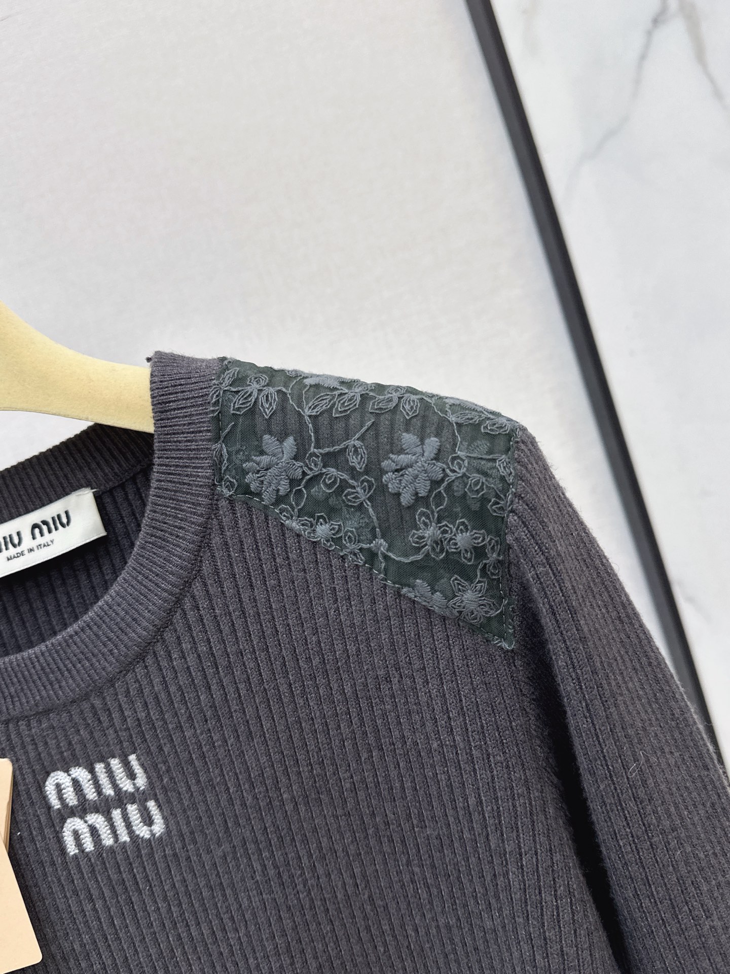 Miu 26fw lace contract sweater