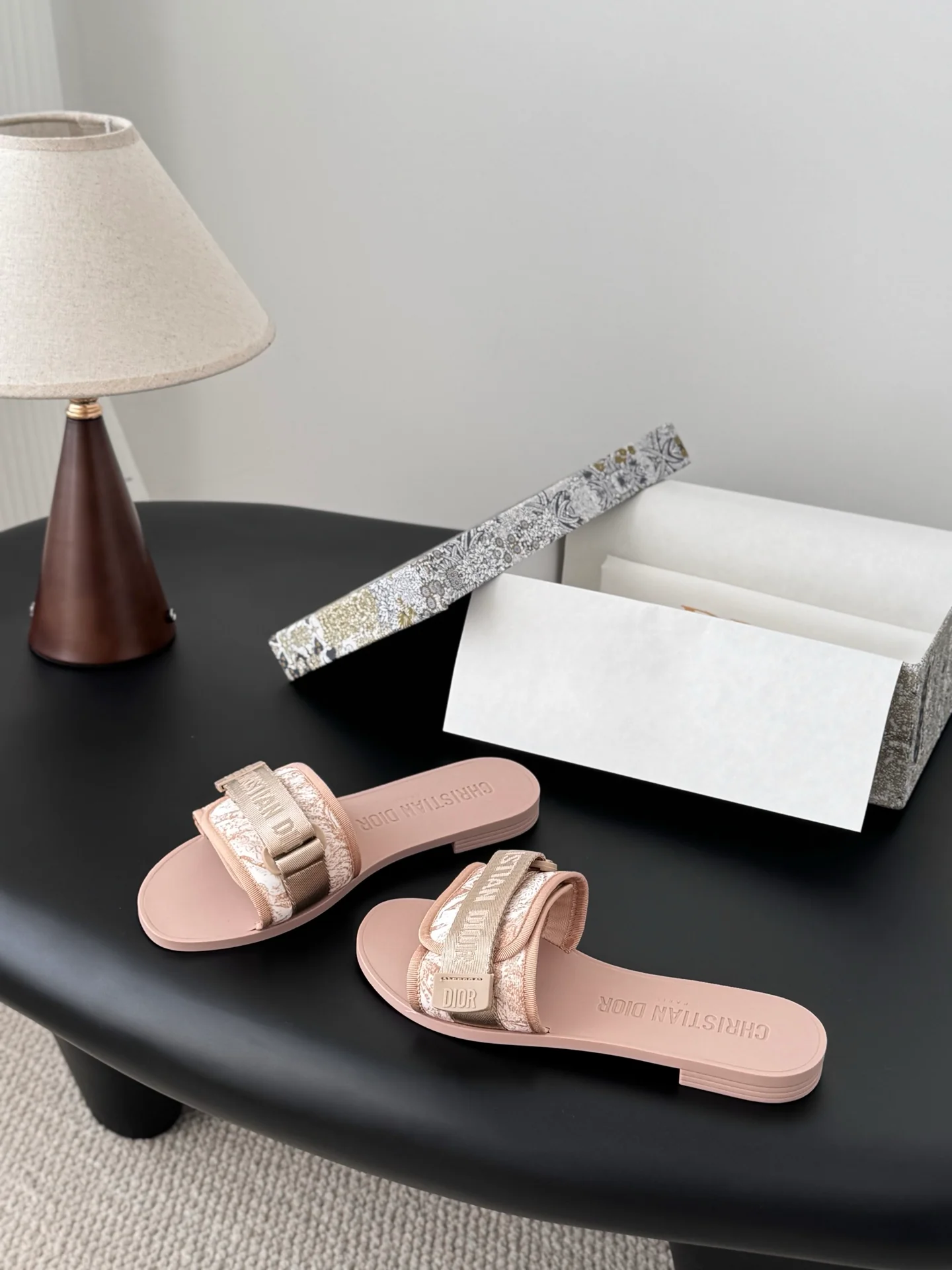 CD 25fw sandals