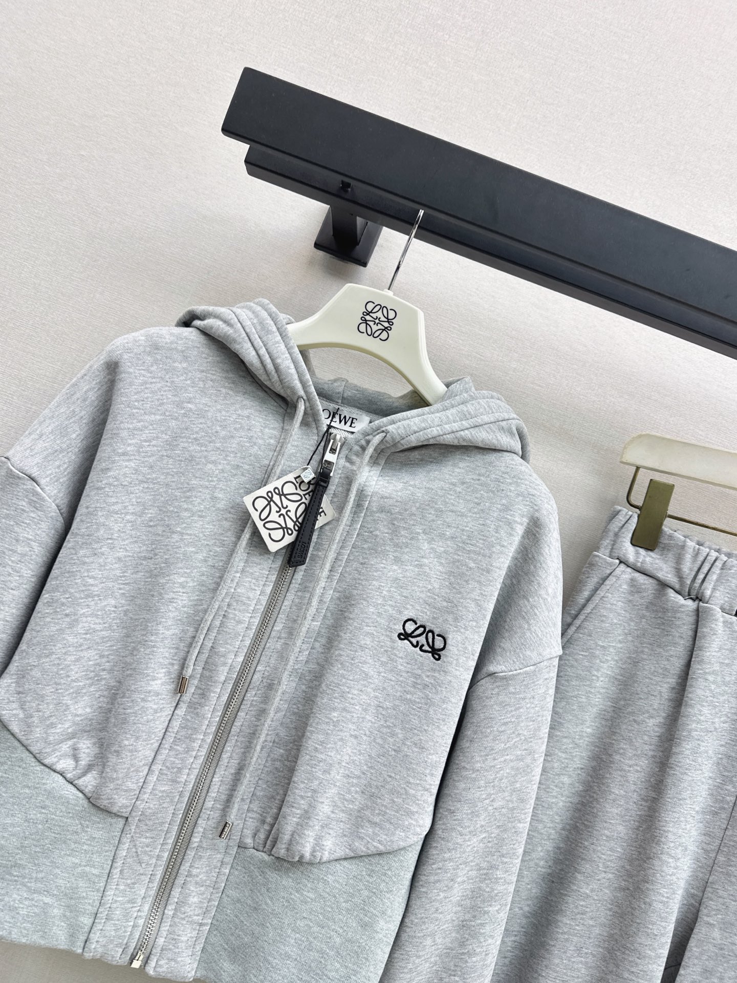 Loe 26fw embroidery hooded jacket pants sets