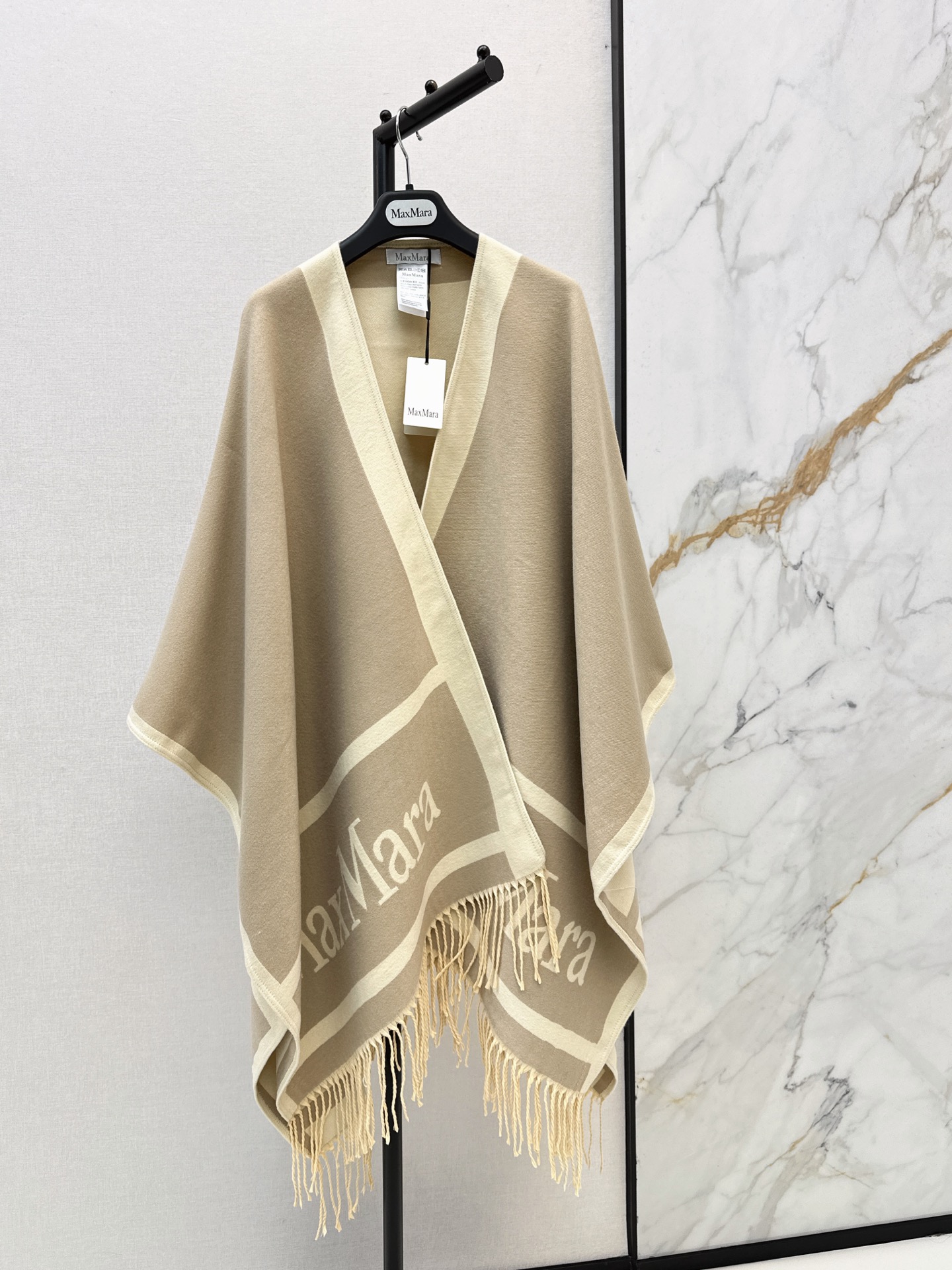 Max 26fw jacquard shawls