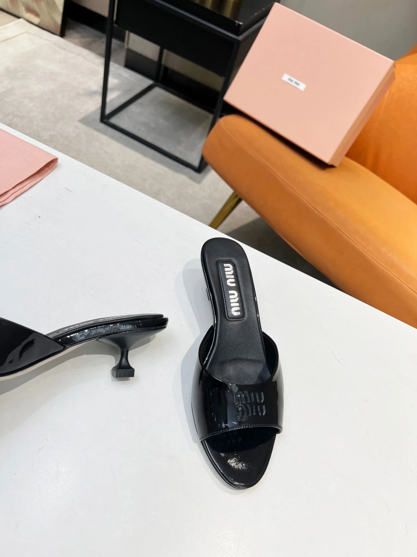 MI leather slippers