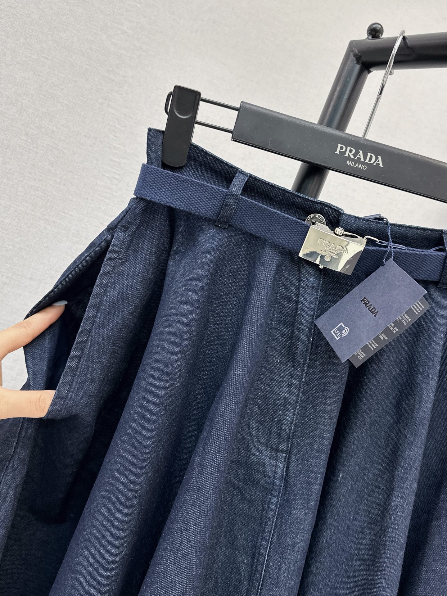 Pra 26fw denim pleated skirt